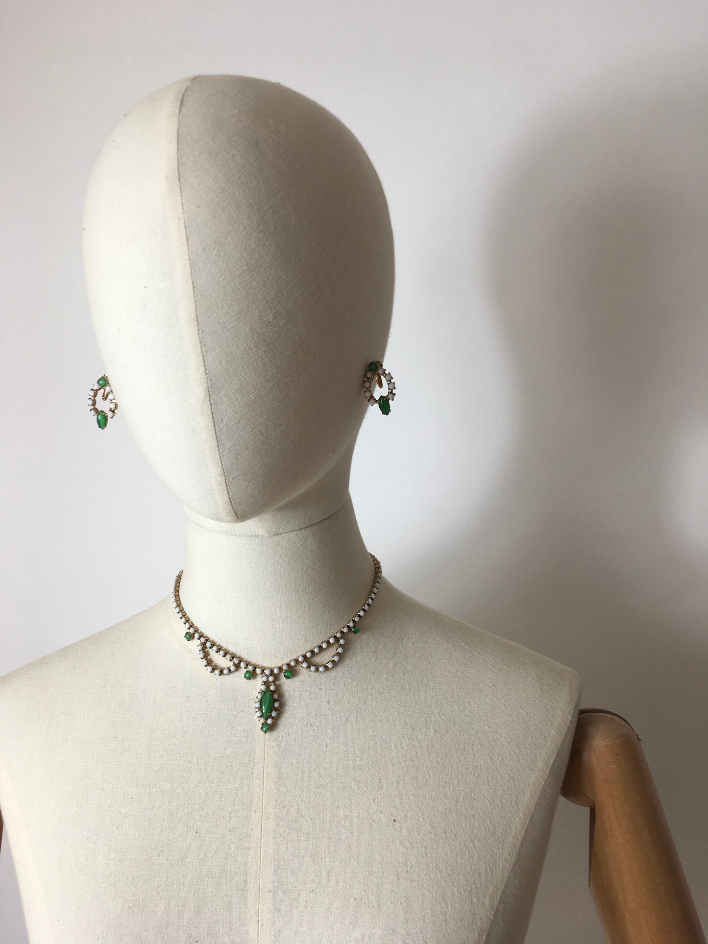 Original 1940’s Costume Jewellery Set - Lovely Set in White & Green