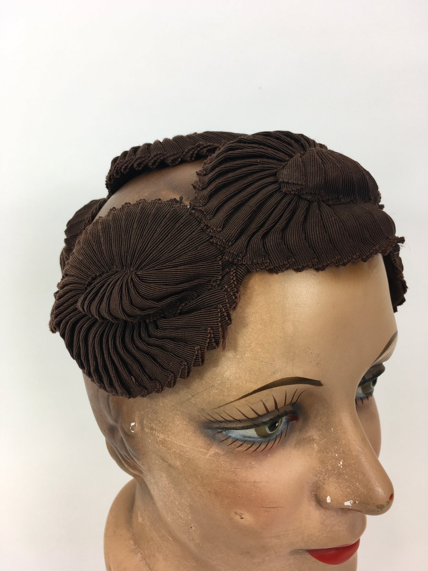 Original 1940’s Exquisite Grosgrain Headpiece - In A Warm Rich Brown