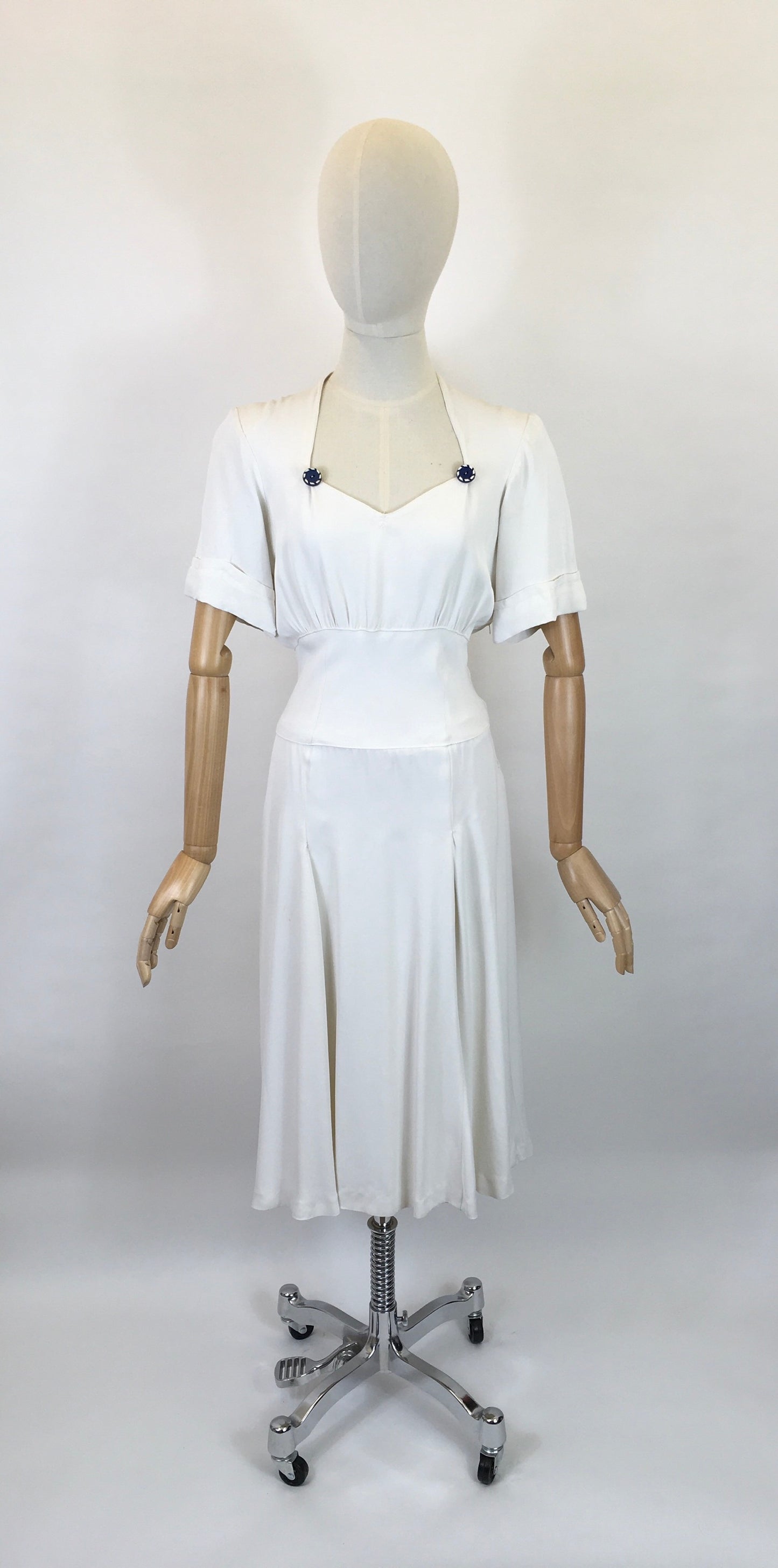 Original 1940’s STUNNING White Dress With Button Detailing  - Oozing a Classic 40’s Silhouette