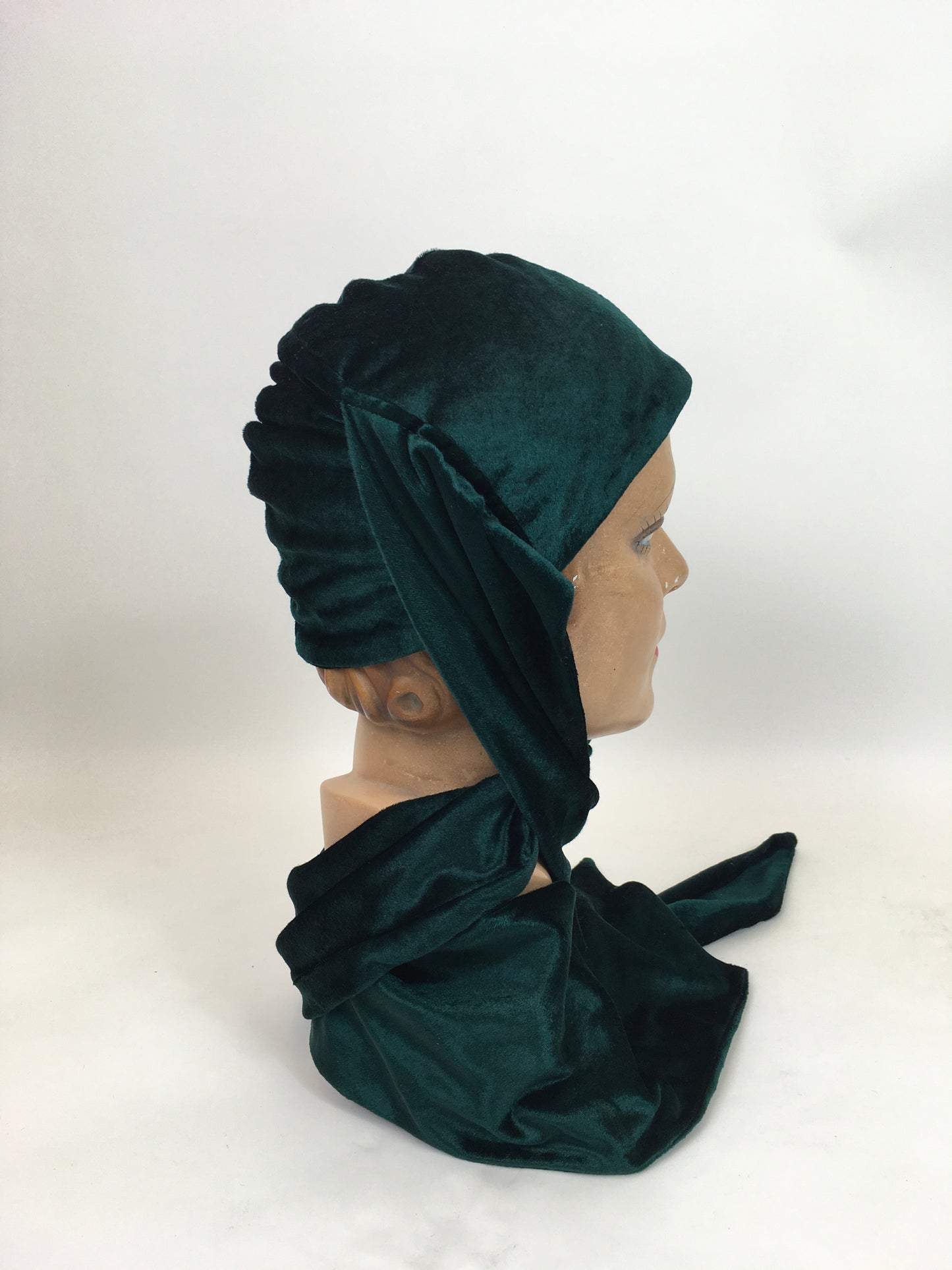 Original 1920's / 1930's Fabulous Pine Green Velvet Skull Cap - With Deco Pointed Scarf Tails