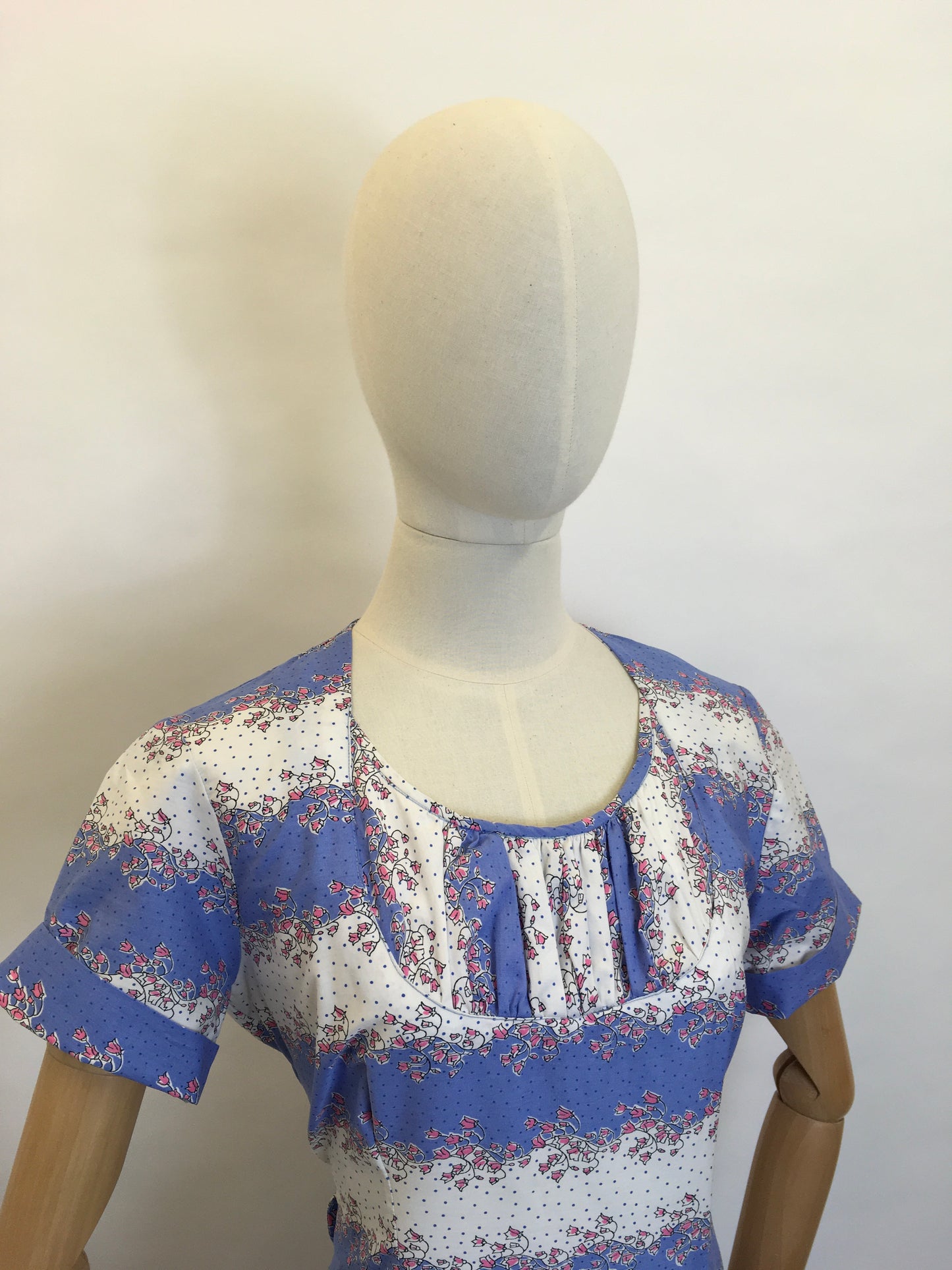 Original 1950s Cotton Day Dress - In a Beautiful Summer Colour Palette