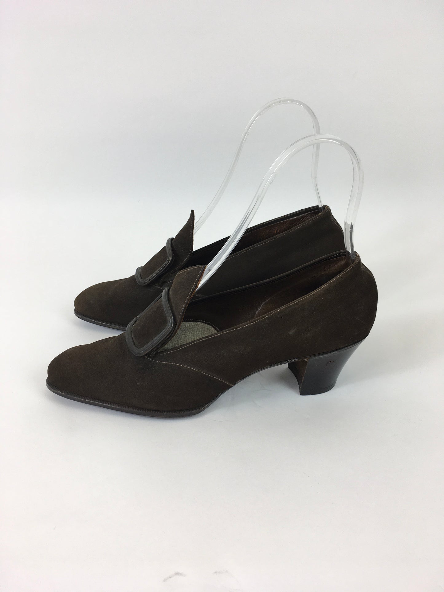 Original 1940’s Brown Suede Shoes - Made By ‘ Lotus ‘ A UK 5 / 5 1/2