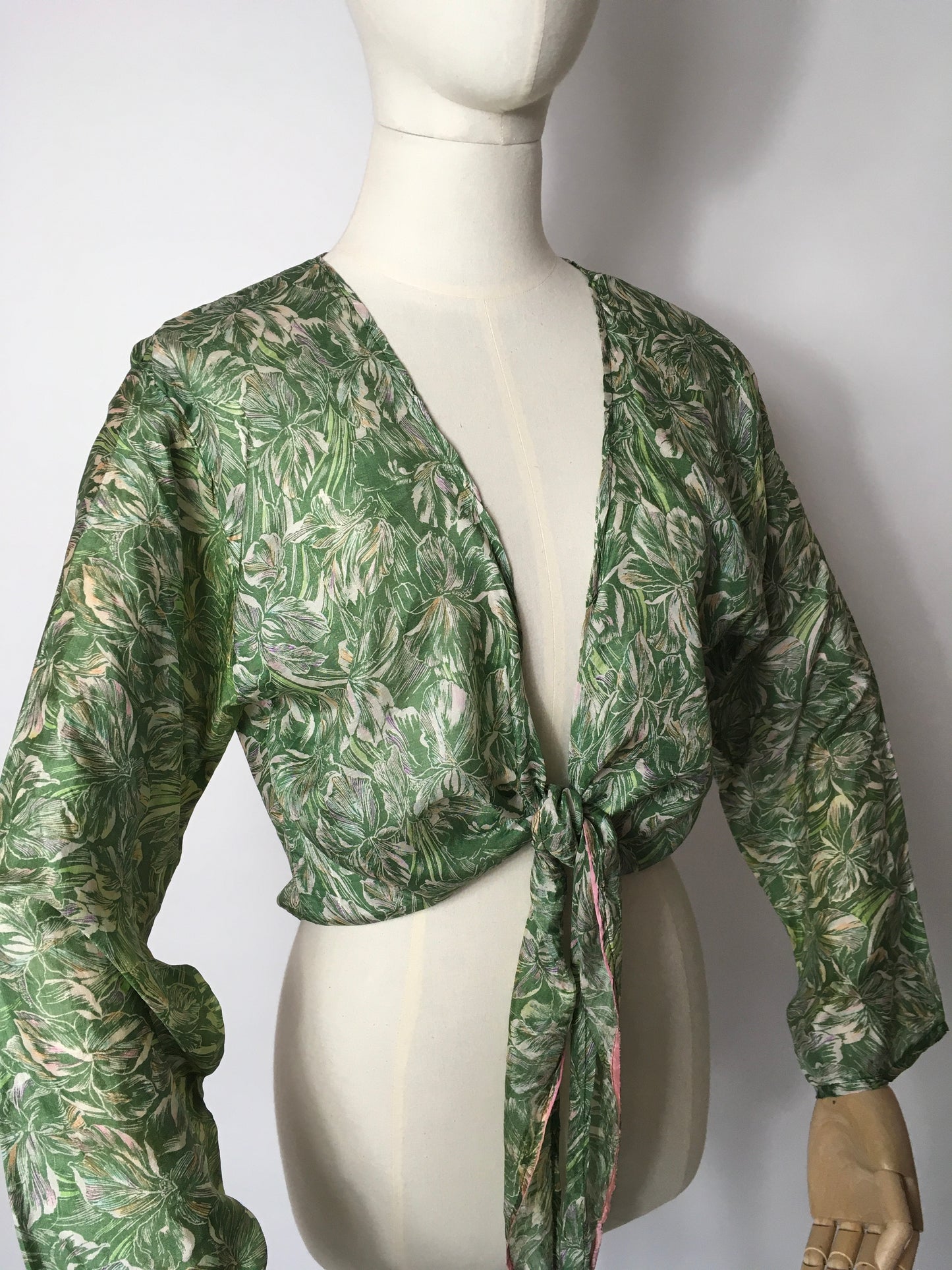 Original 1930’s Floral Silk Wrap / Bolero - In a beautiful Angelic Colour Pallet
