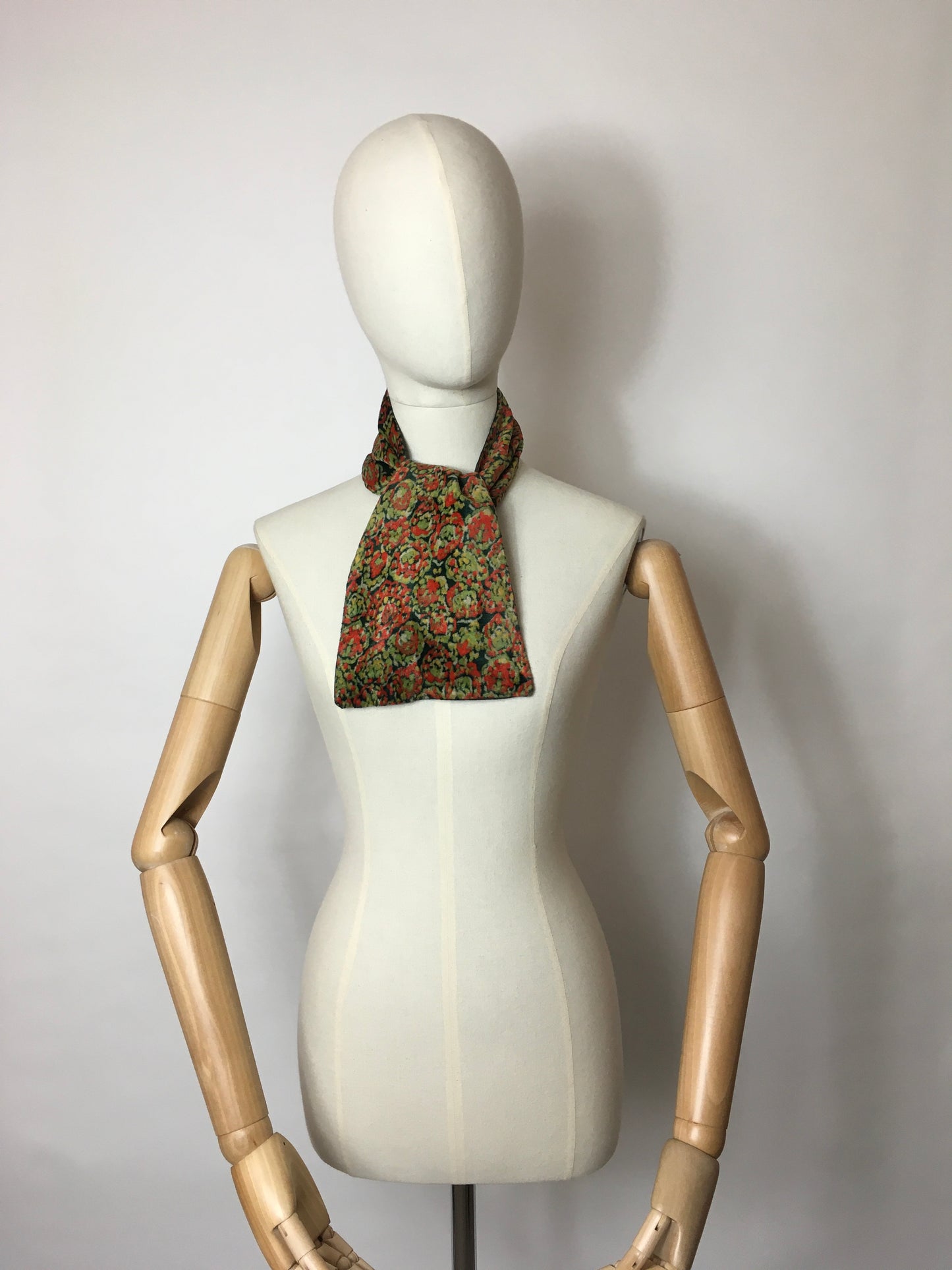 Original 1940’s Velvet Tippet with Crepe Lining - Lovely rich Colour Pallet