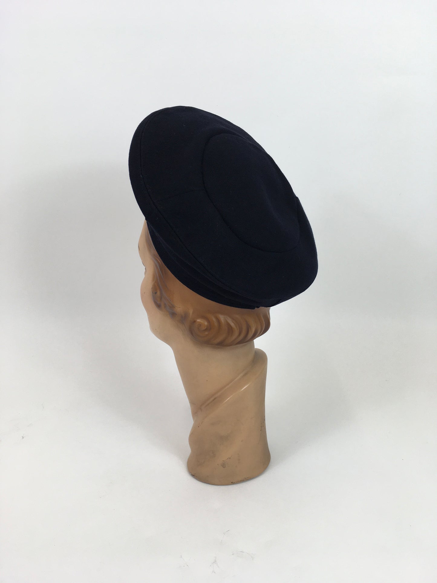 Original Stunning 1940’s Navy Halo Hat - With Cream And Midnight Blue Hat Flash