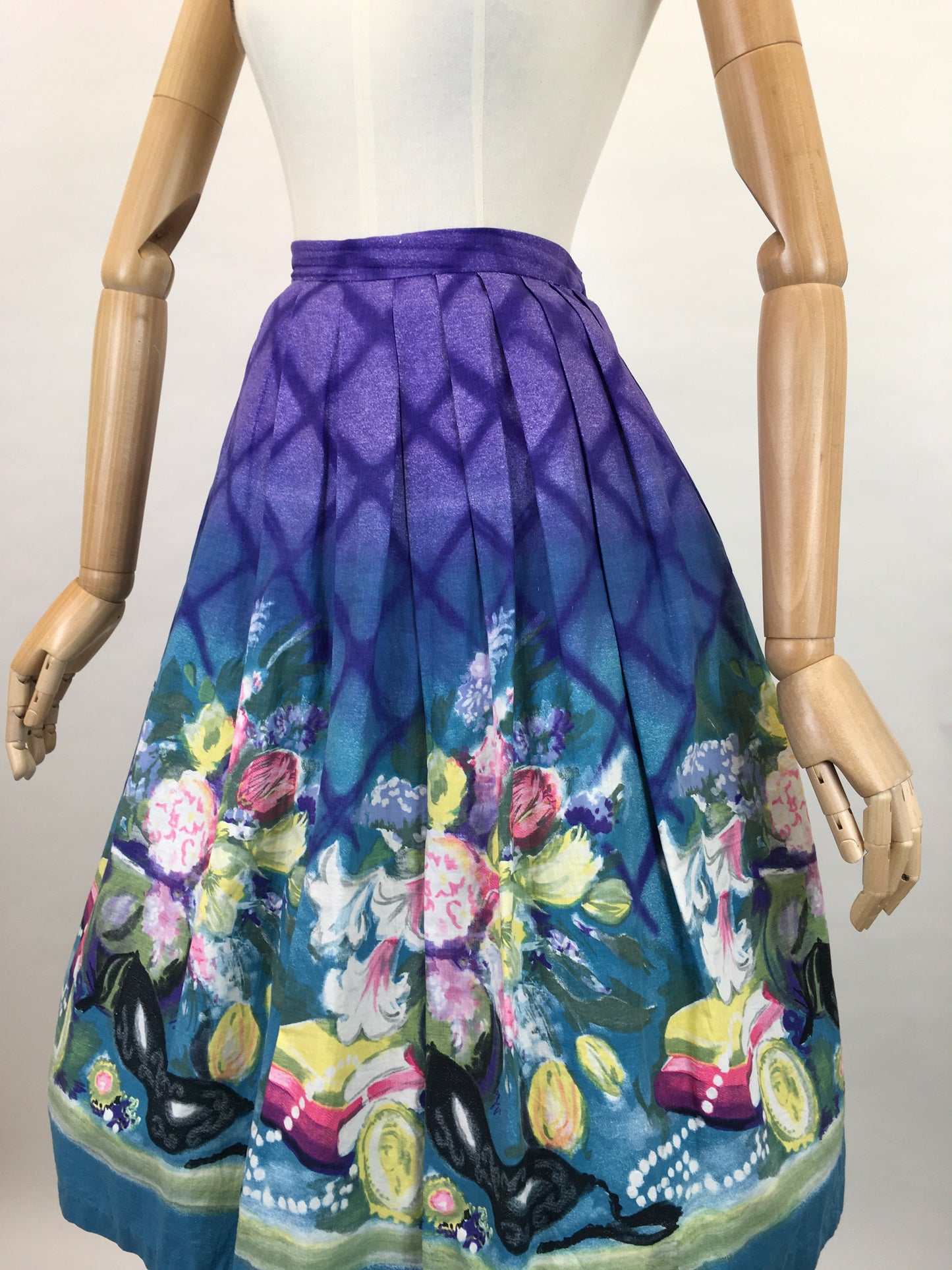 Original 1950s Novelty Print Skirt - In a Fabulous Print Featuring Masks, Books, Jewellery and More