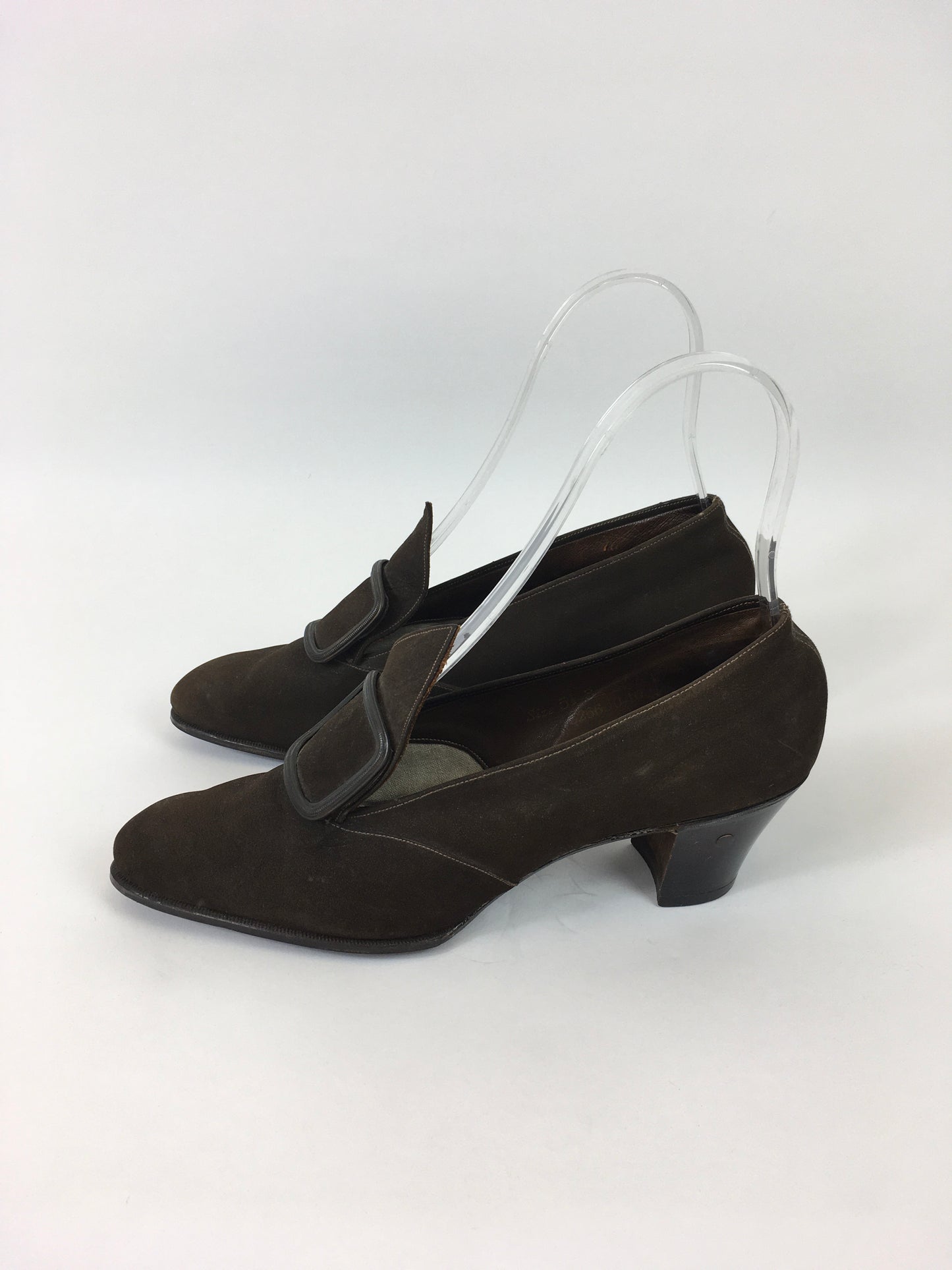 Original 1940’s Brown Suede Shoes - Made By ‘ Lotus ‘ A UK 5 / 5 1/2