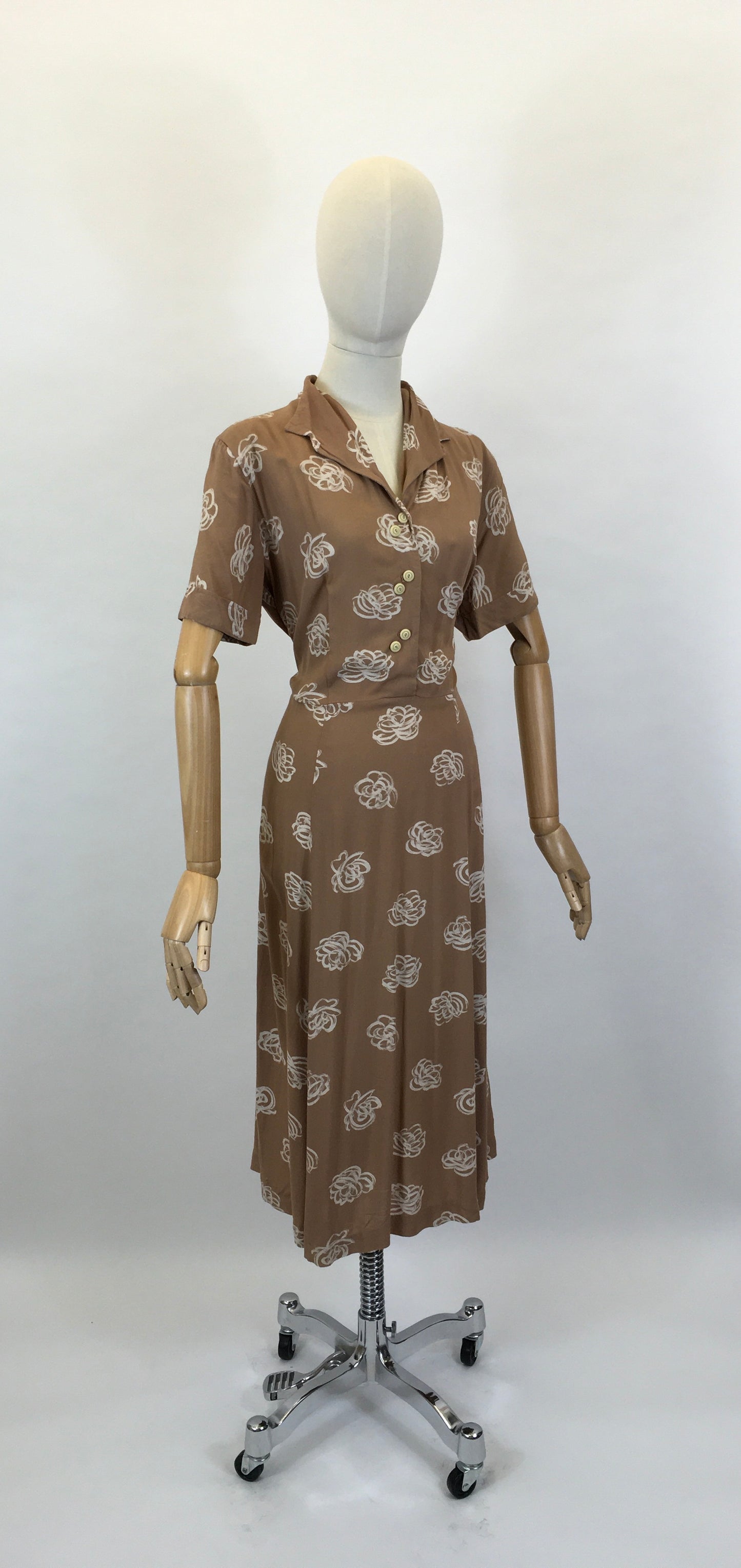 Original 1940’s VOLUP Day Dress - In A Brown & White Floral Swirl Print Cotton