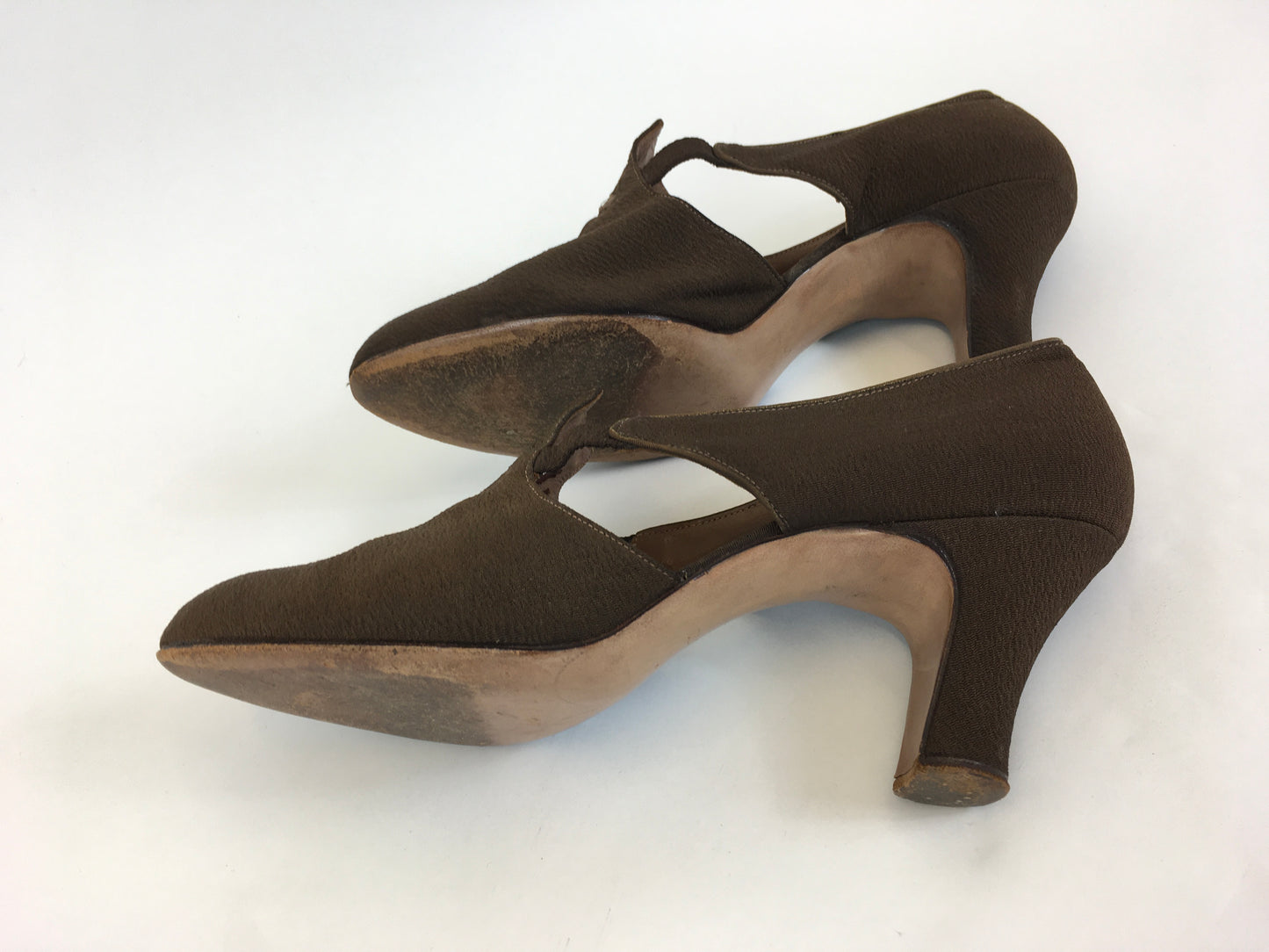 Original 1940's Stunning Brown Crepe Shoes by ' Clarks' - Exquisite Fretwork Detailing to the Front