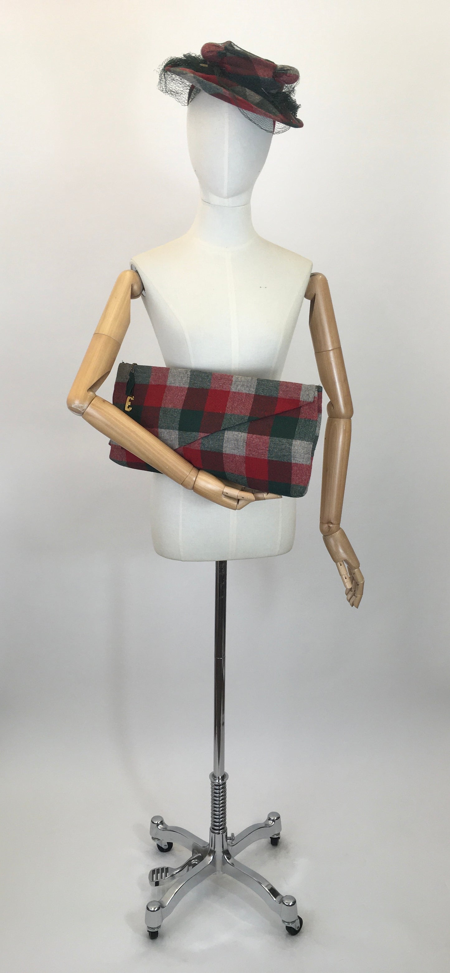 Original 1940's Stunning 2pc Hat and Clutch Bag Set - In A Divine Red, Green & Grey Wool Plaid