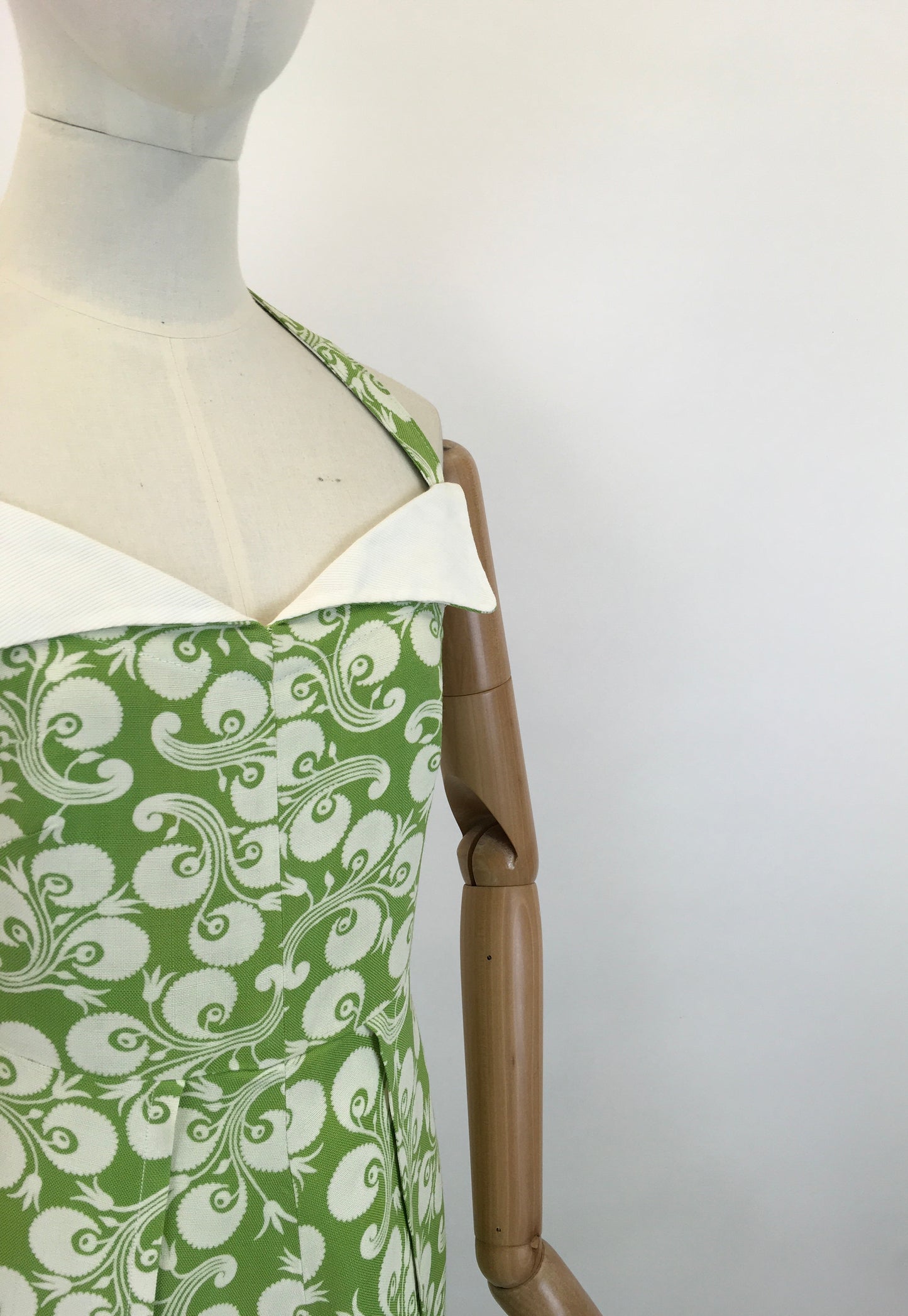 Original 1940's Sublime Linen Sun Dress - In A Zesty Lime Green & Crisp White