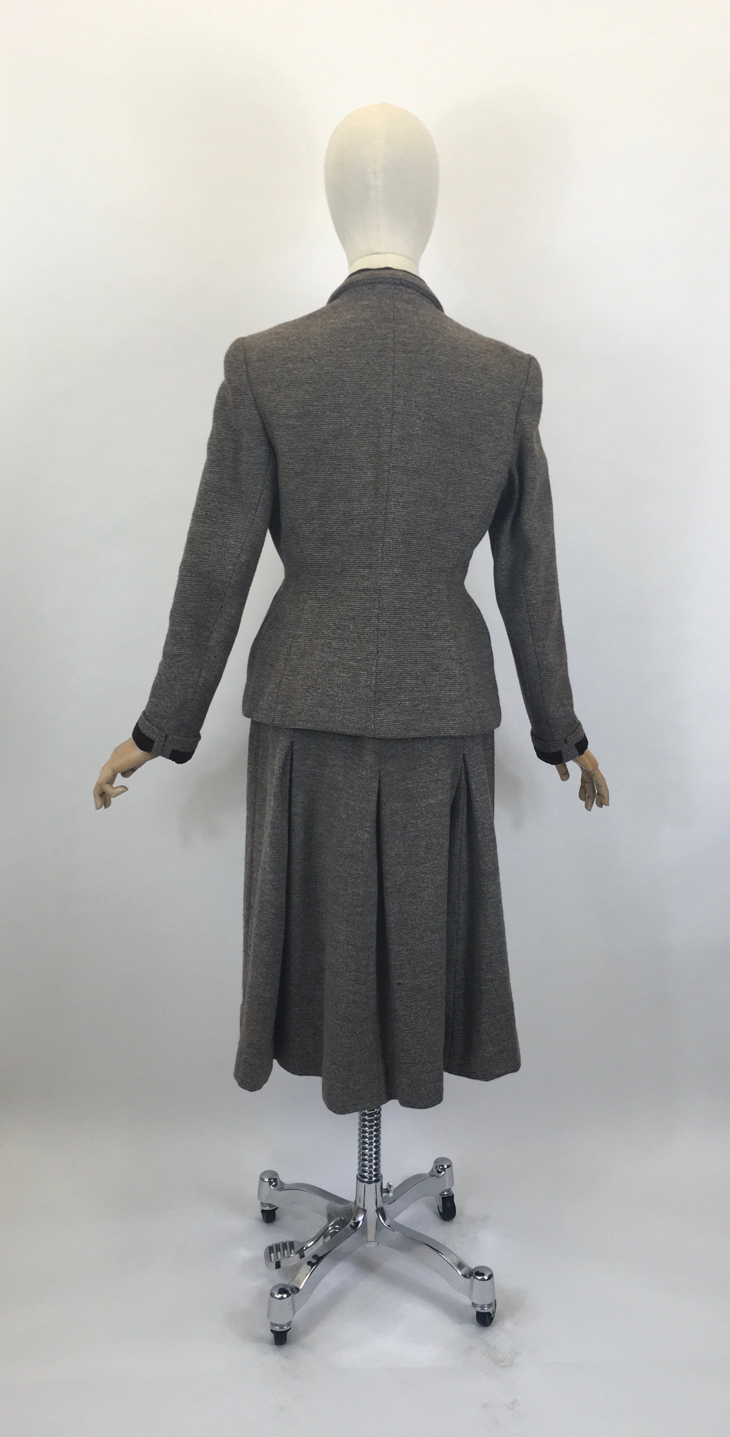 Original 1940’s Beautiful ‘ Hebe Sports ‘ Suit - In A Brown & Cream Woollen Tweed With Brown Velvet Trim