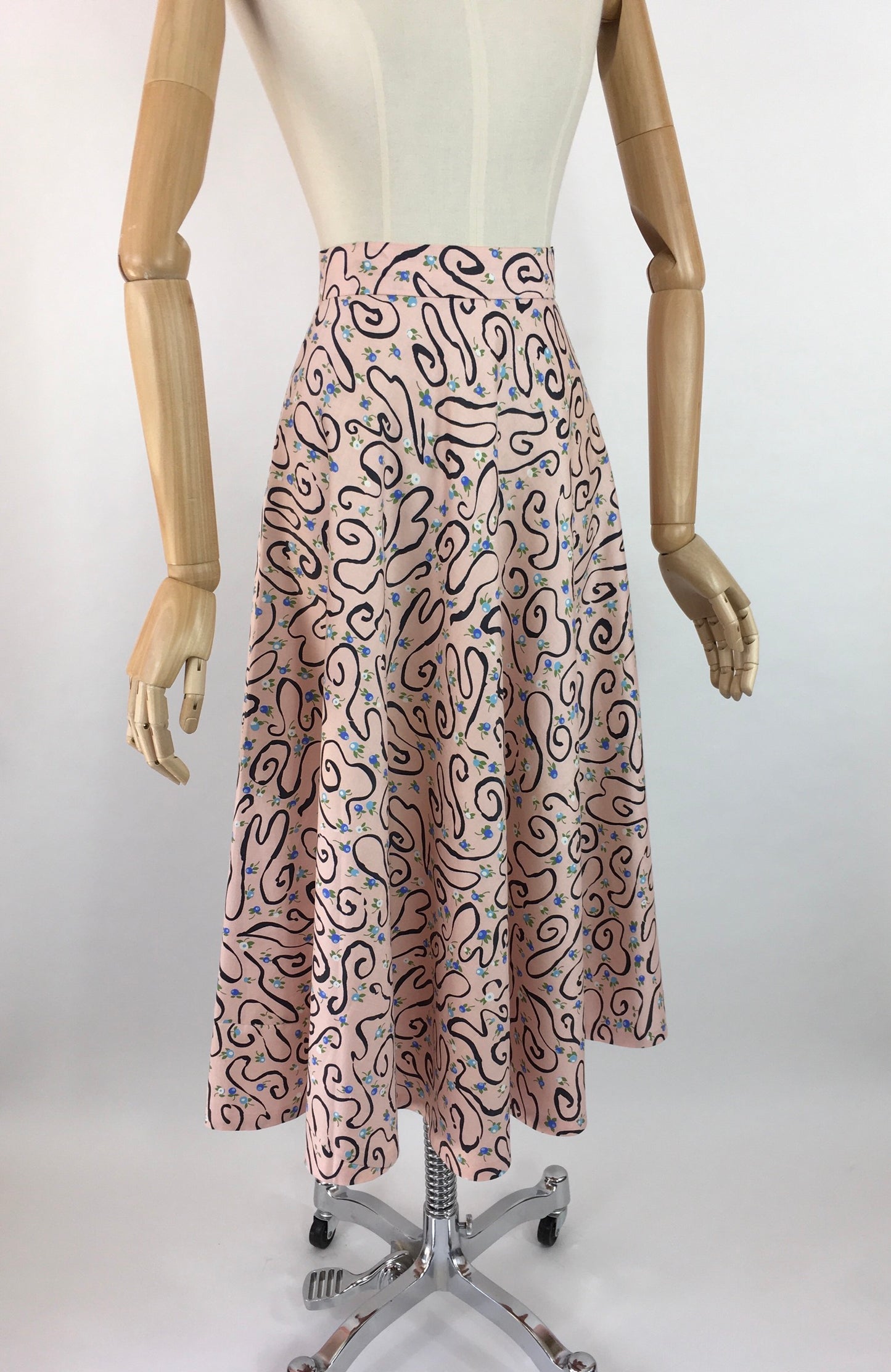 Original Late 1940s Full Circle Skirt - In a Lovely Floral and Swirl Pattern Cotton Sateen
