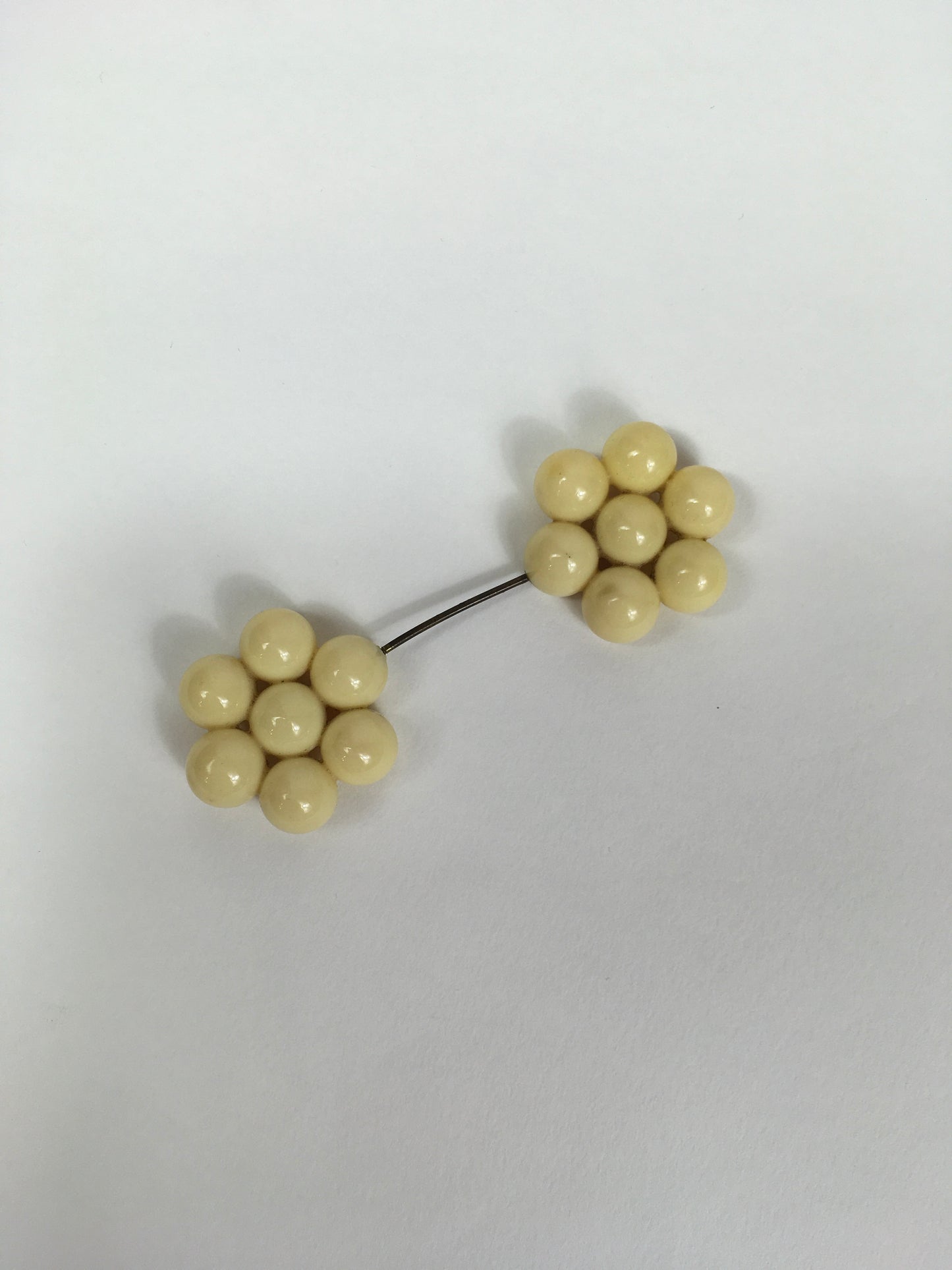 Original 1930’s Cream Hat Flash - In A Beautiful Shaped Design