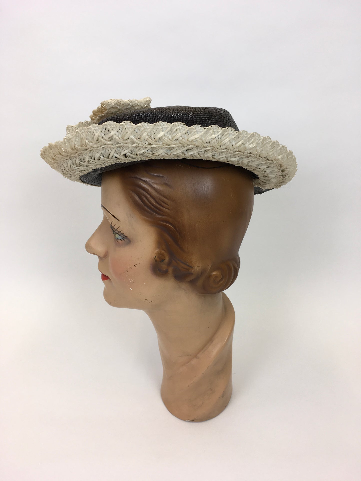 Original 1940’s Brown Grosgrain Topper Hat - With a Fabulous Cream Raffia Trim and Bow Detailing