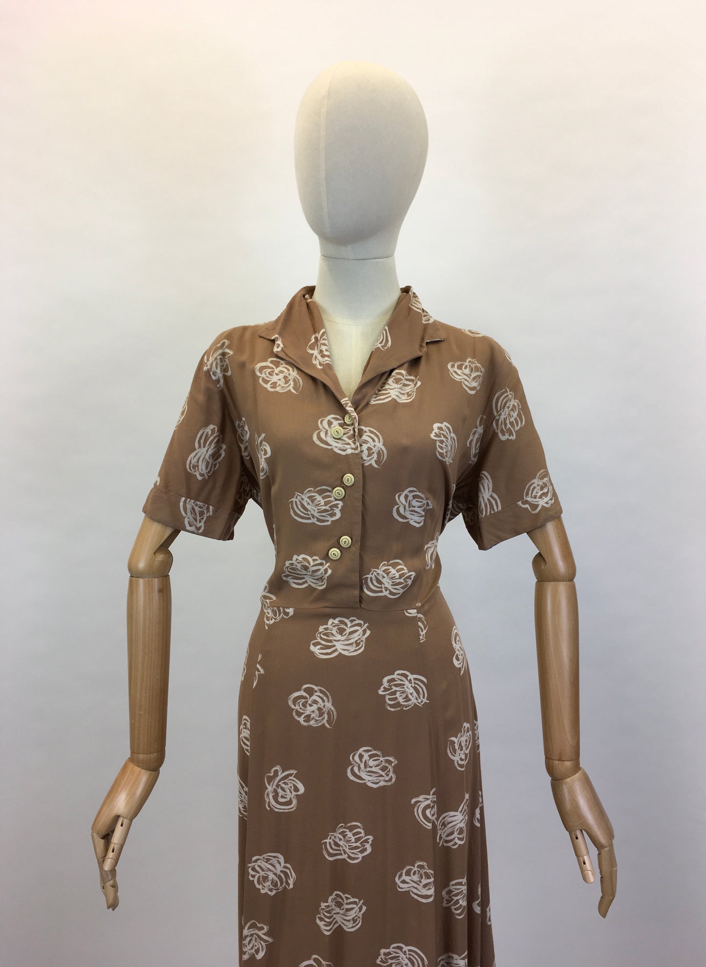 Original 1940’s VOLUP Day Dress - In A Brown & White Floral Swirl Print Cotton