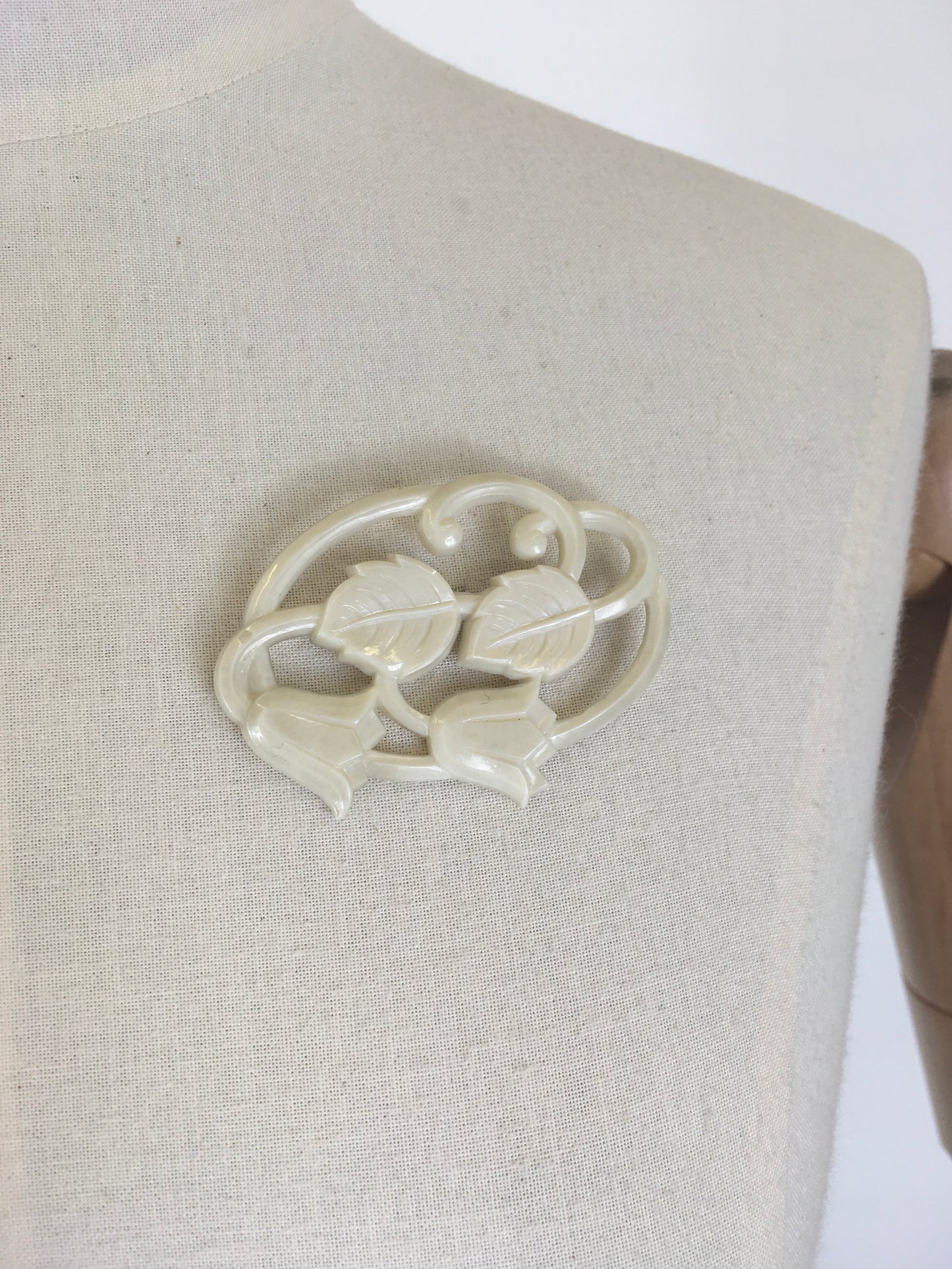 Original 1940’s Early Plastic Brooch - Adorned with Flora and Leaves in Old Cream