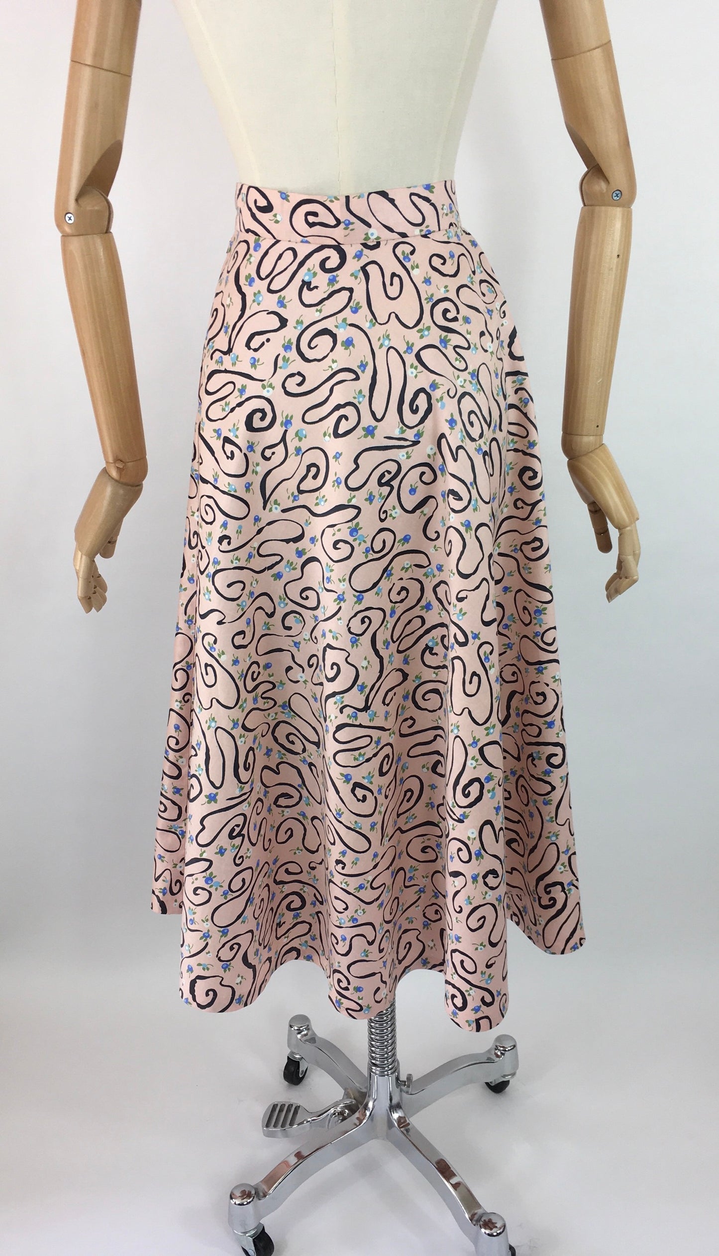 Original Late 1940s Full Circle Skirt - In a Lovely Floral and Swirl Pattern Cotton Sateen