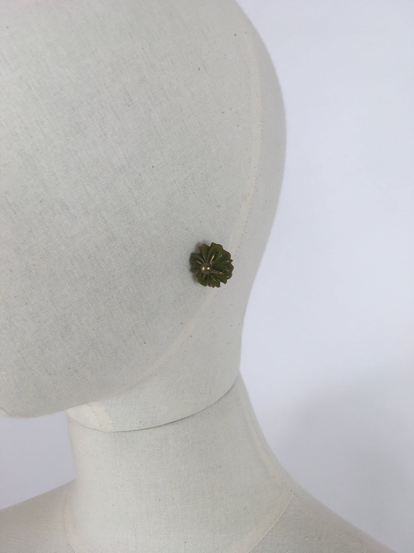 Original 1940s Screw Back Earrings - Green Bakelite And Metal Flowers