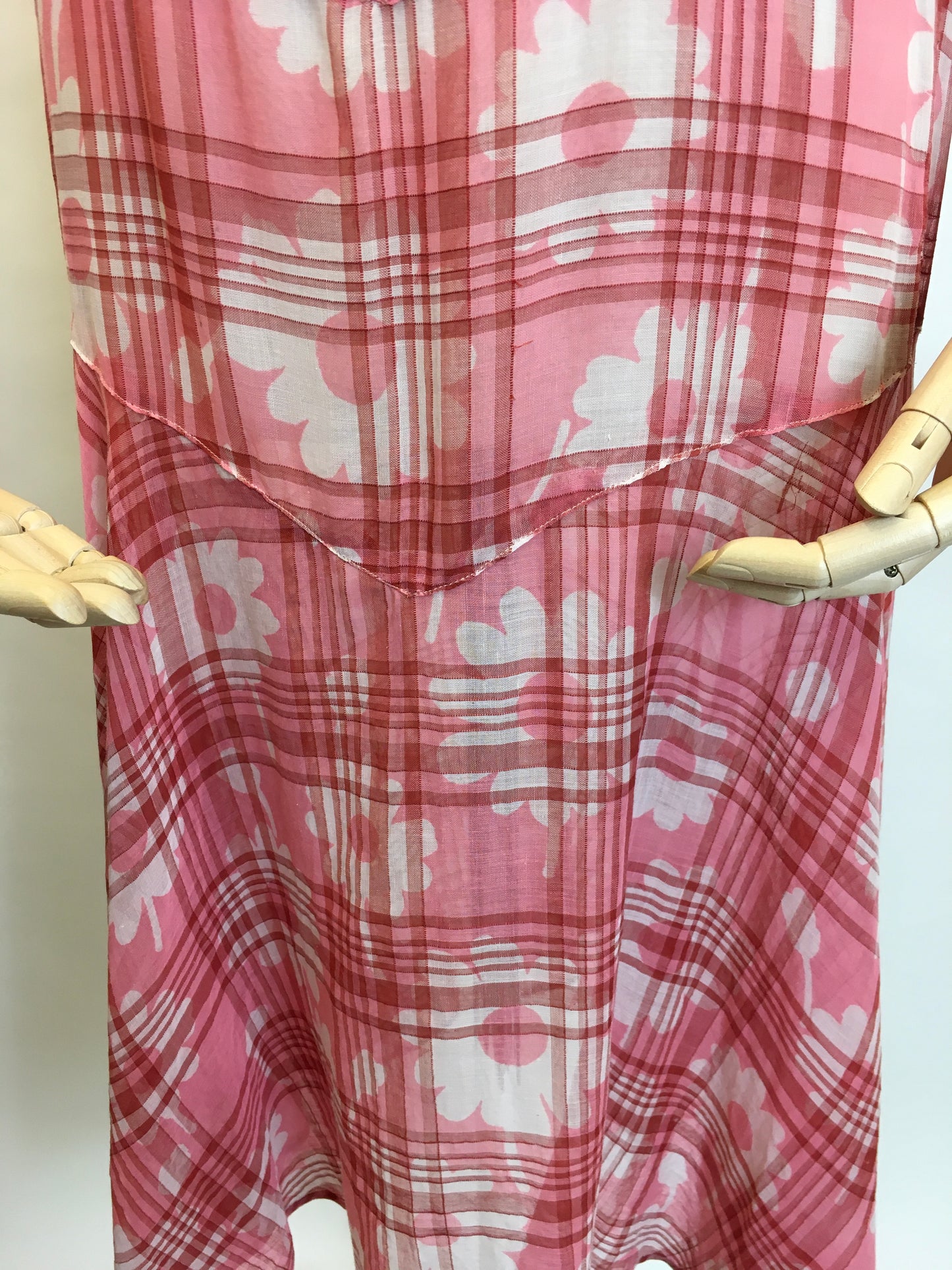 Original 1920s Day Dress - A Stunning Blend of Lace & Cotton Lawn