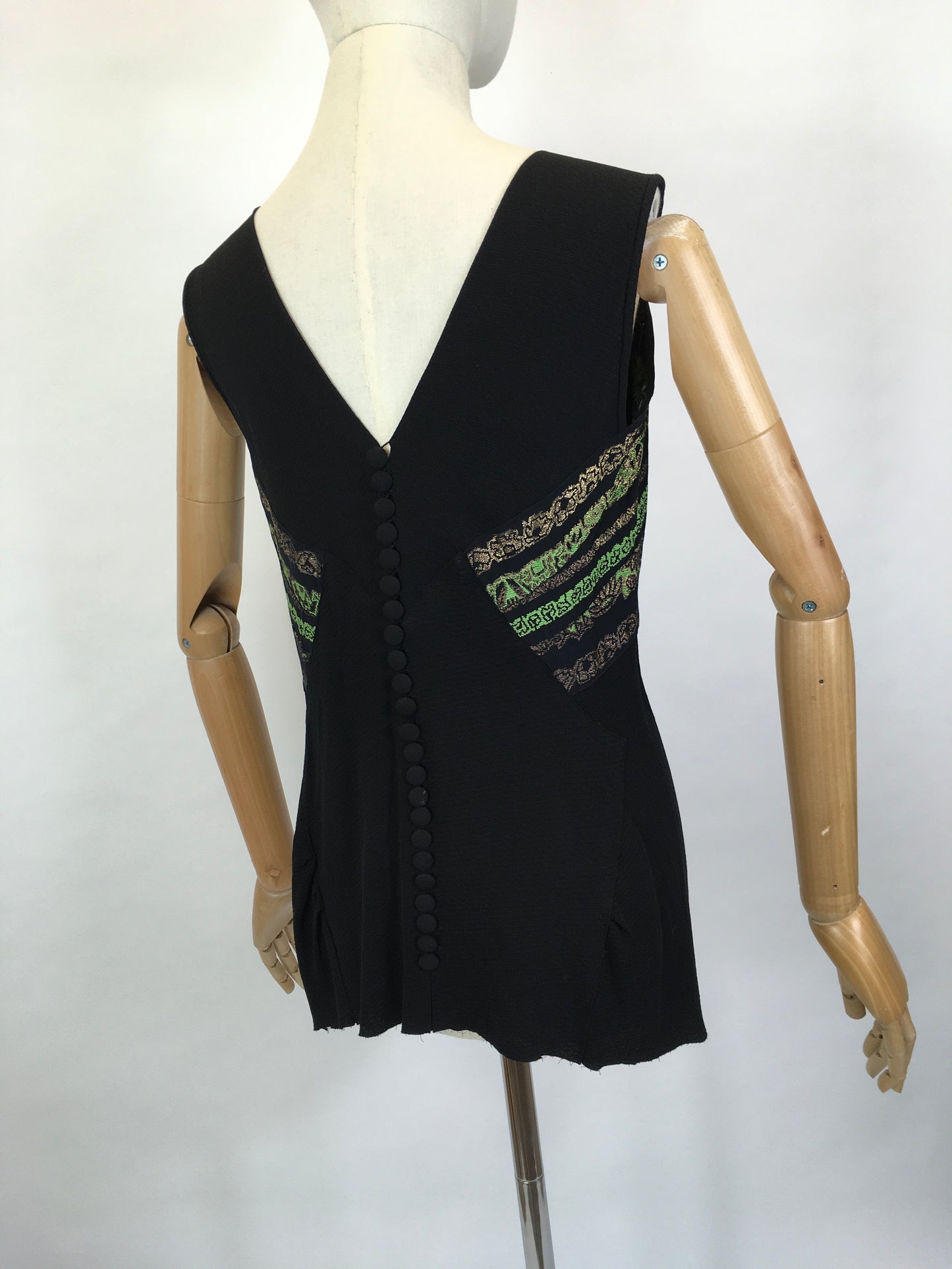 Original 1930s blouse in crepe - With Gorgeous metallic thread details