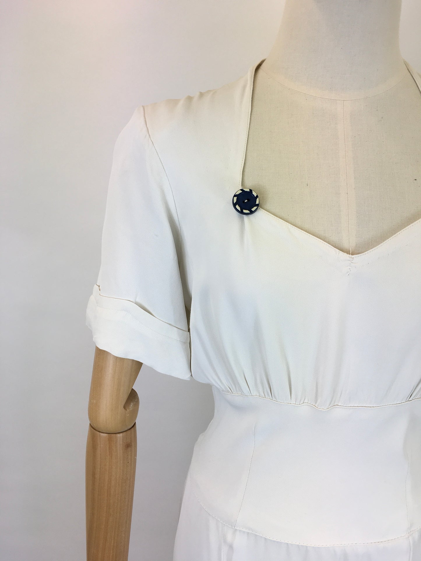 Original 1940’s STUNNING White Dress With Button Detailing  - Oozing a Classic 40’s Silhouette
