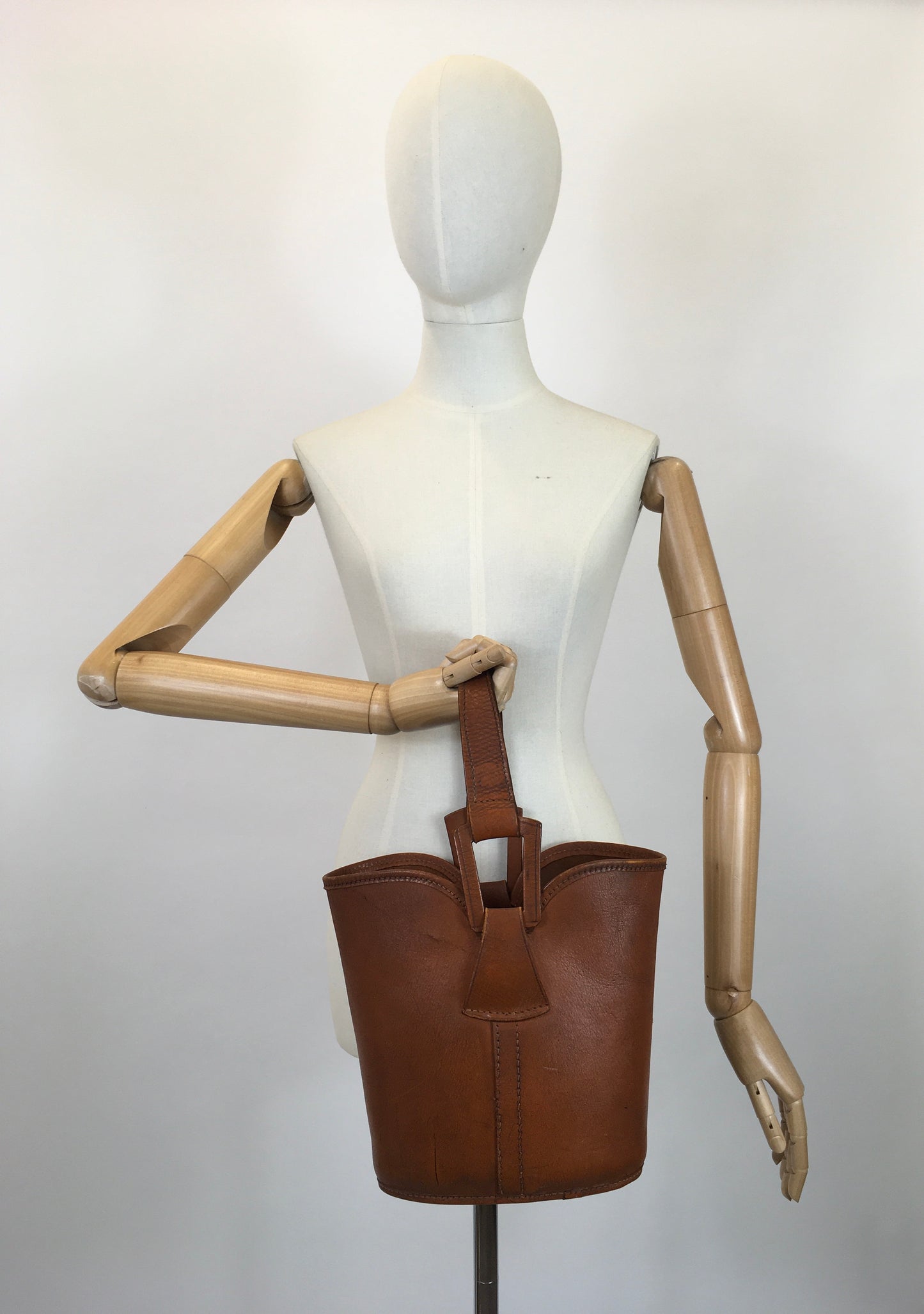 Original 1940's Fabulous Leather Bucket Bag - In A Lovely Warm Tan