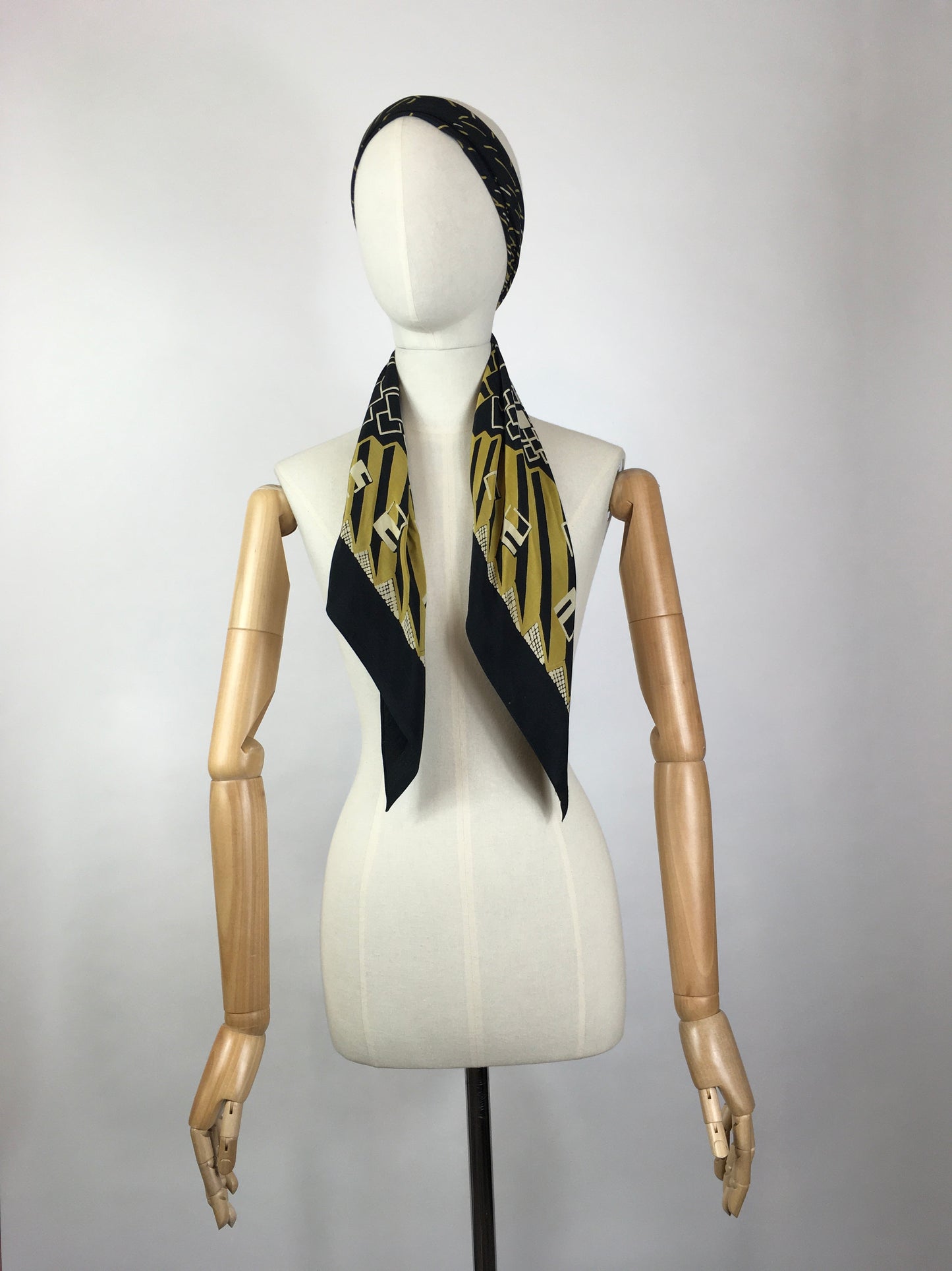 Original 1930’s SENSATIONAL Silk Deco Pointed Scarf - In Black, Gold & Cream