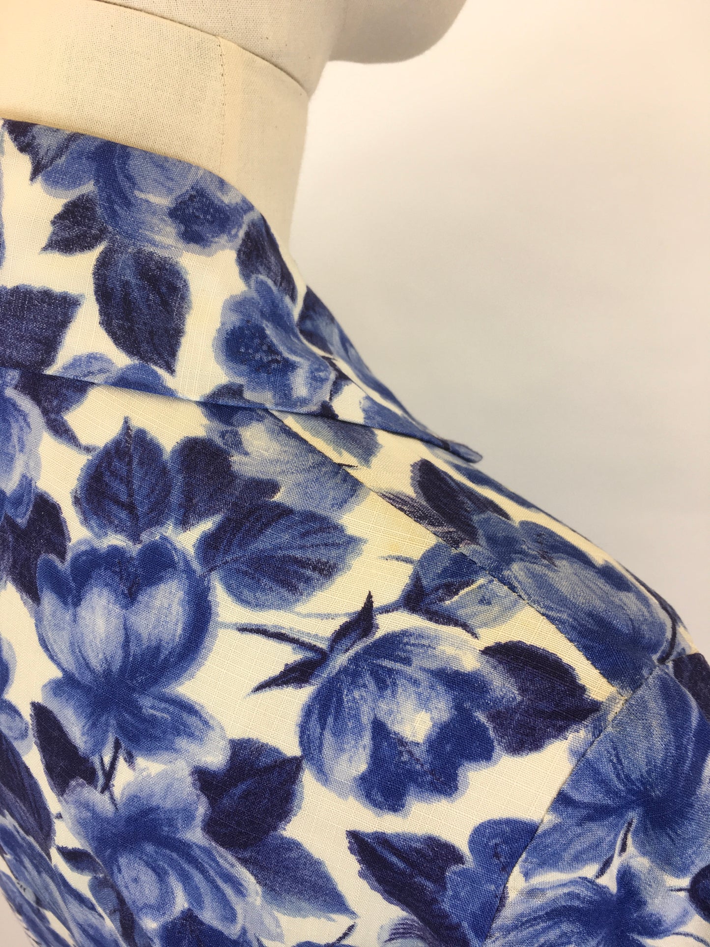 Original 1950’s Cute ‘ St.Michael ‘ Day Dress - In A Lovely Blue & White Floral Cotton