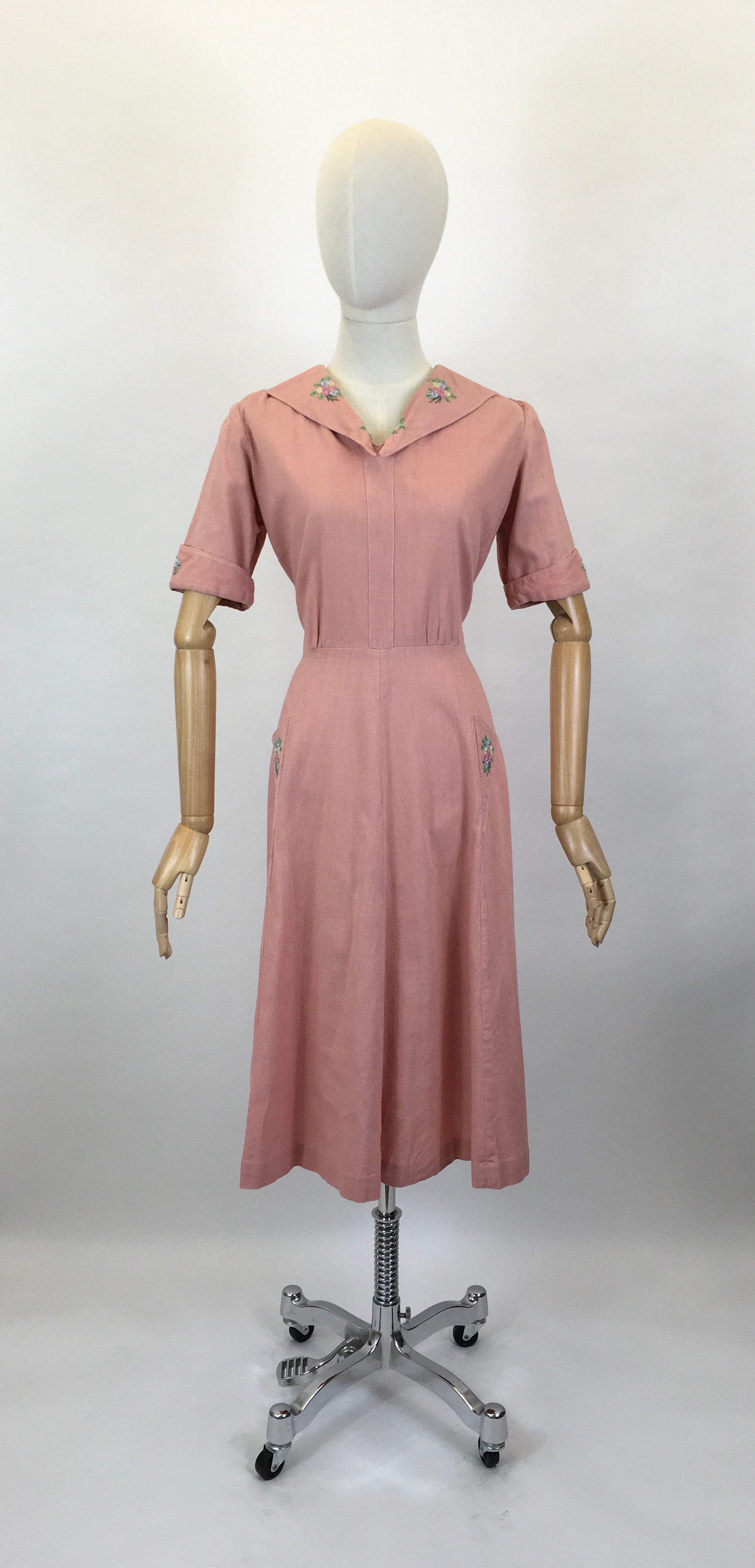 Original 1940’s Darling Powdered Pink Day Dress with Floral Embroidery - A Lovely WarTime Silhouette