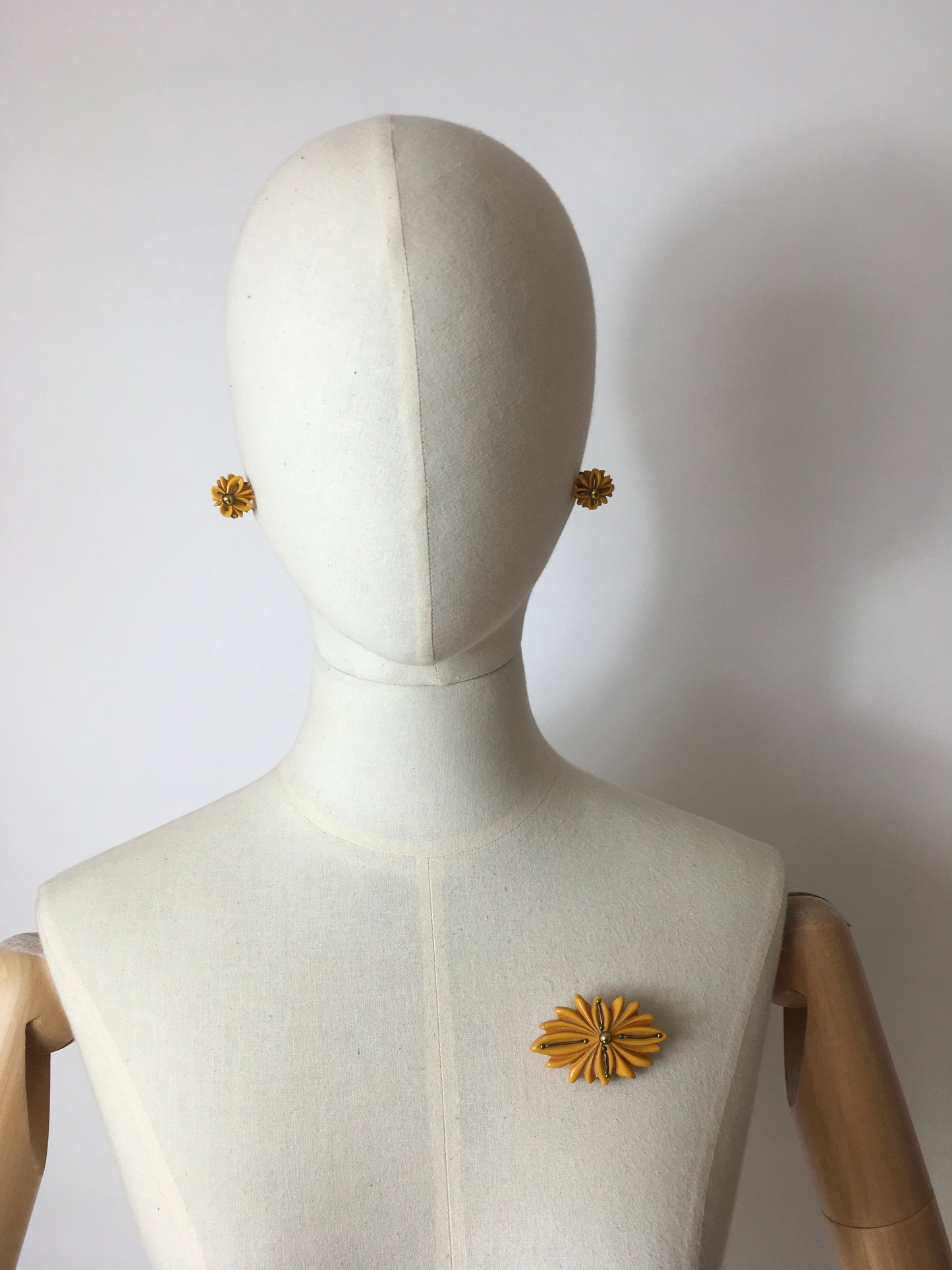 Original 1940’s Bakelite Dress Clip & Earrings Set - Lovely Egg Yolk Colour