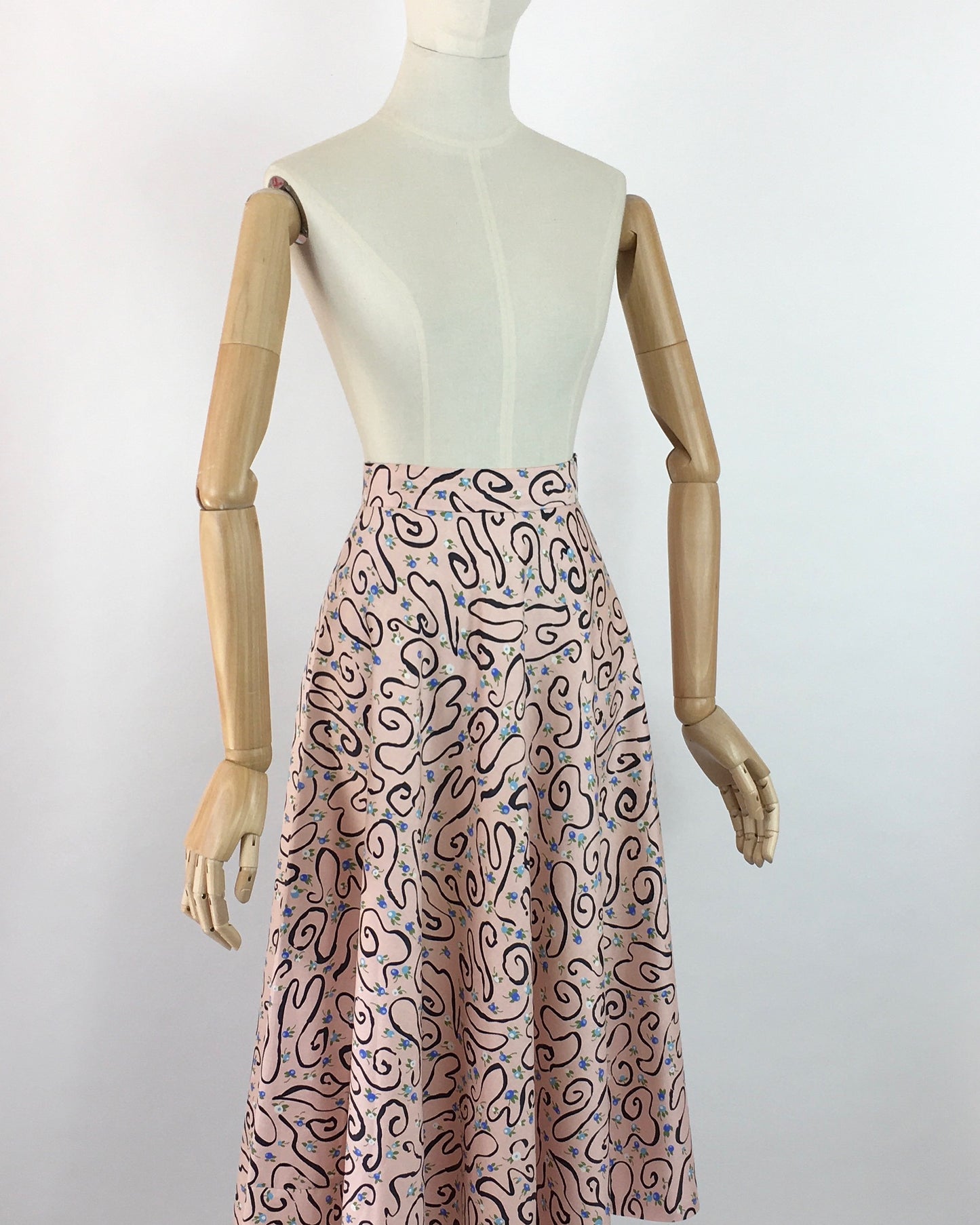 Original Late 1940s Full Circle Skirt - In a Lovely Floral and Swirl Pattern Cotton Sateen