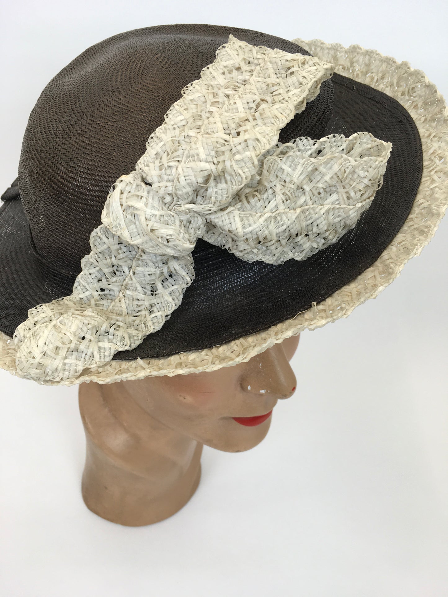 Original 1940’s Brown Grosgrain Topper Hat - With a Fabulous Cream Raffia Trim and Bow Detailing