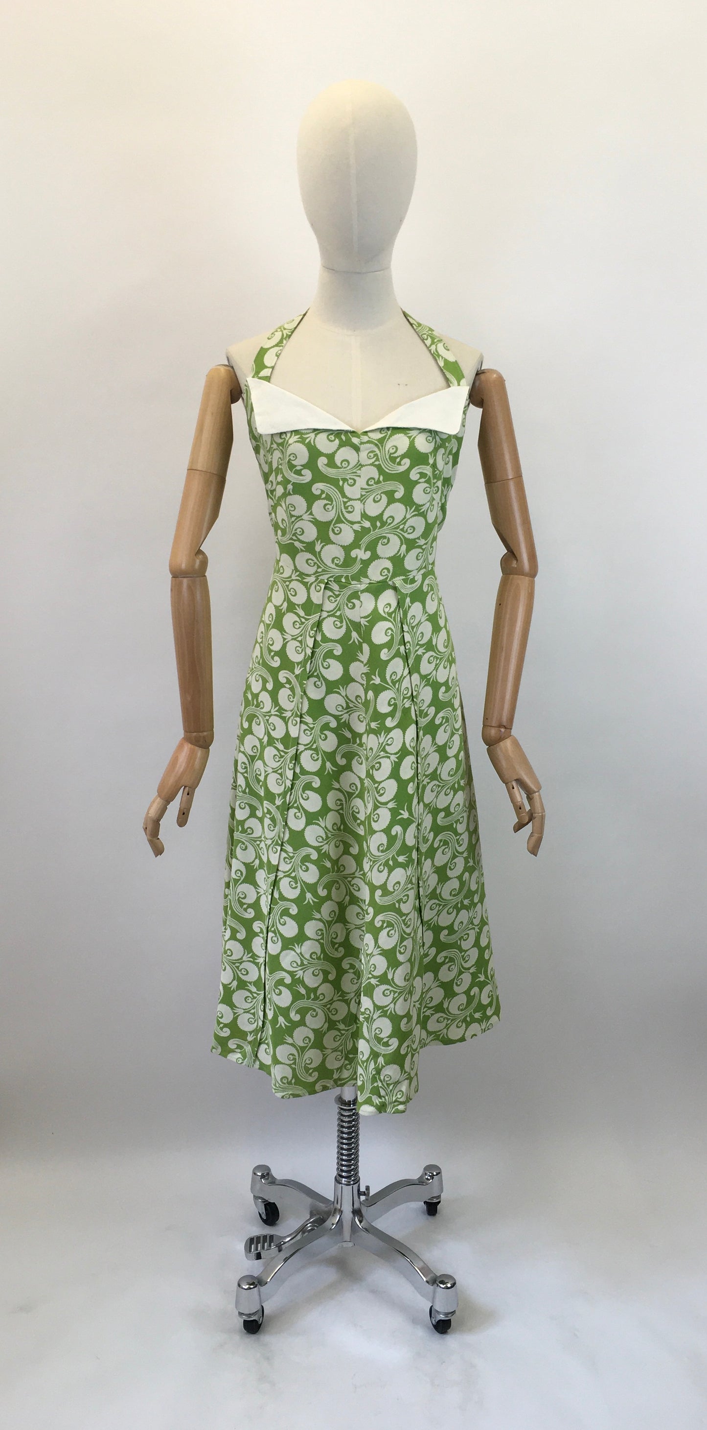 Original 1940's Sublime Linen Sun Dress - In A Zesty Lime Green & Crisp White