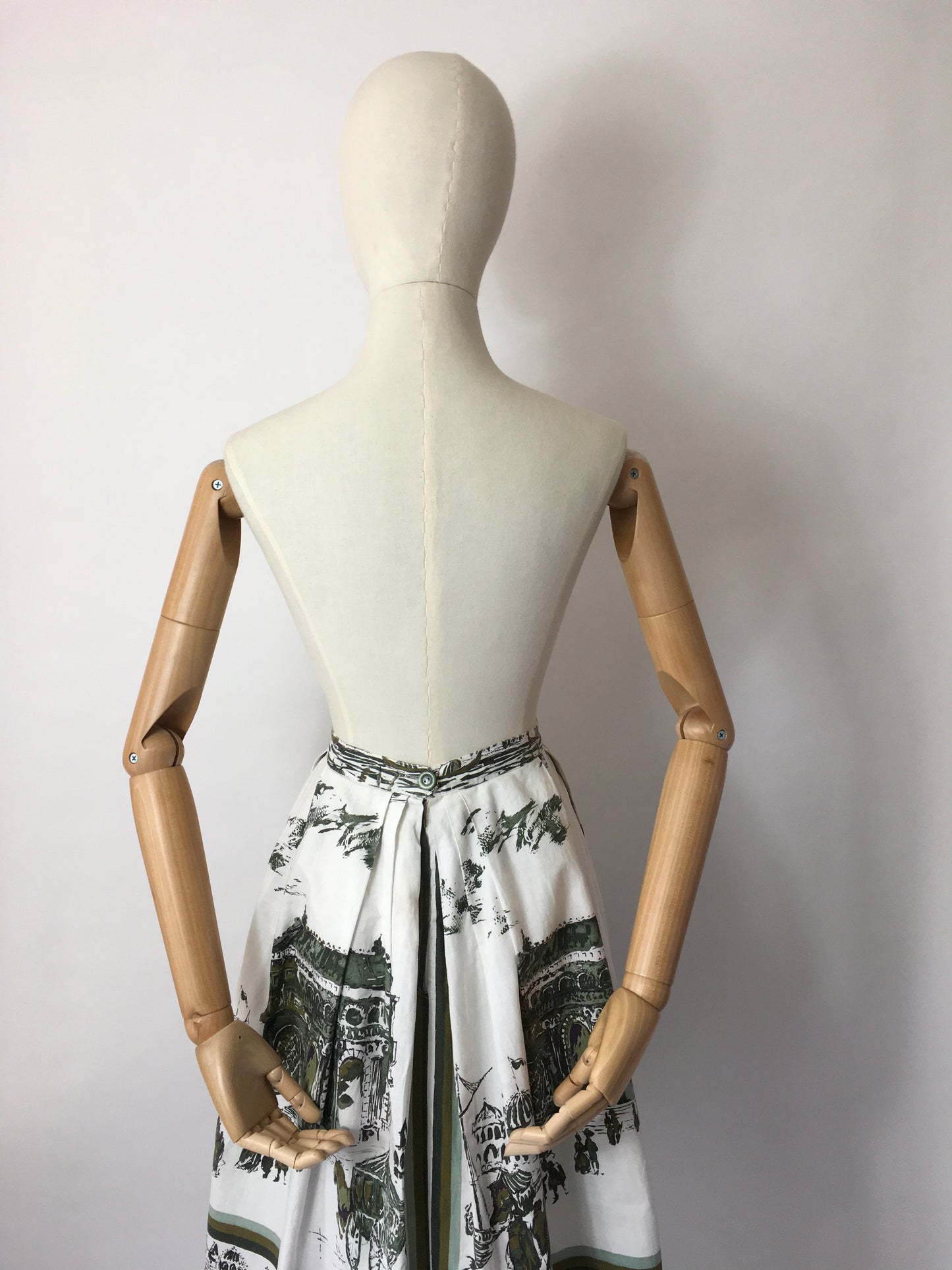 Original 1950’s Novelty Scenic Print Skirt - Featuring Victorian Scenes, Horses & Carriages, Gondolas on the River