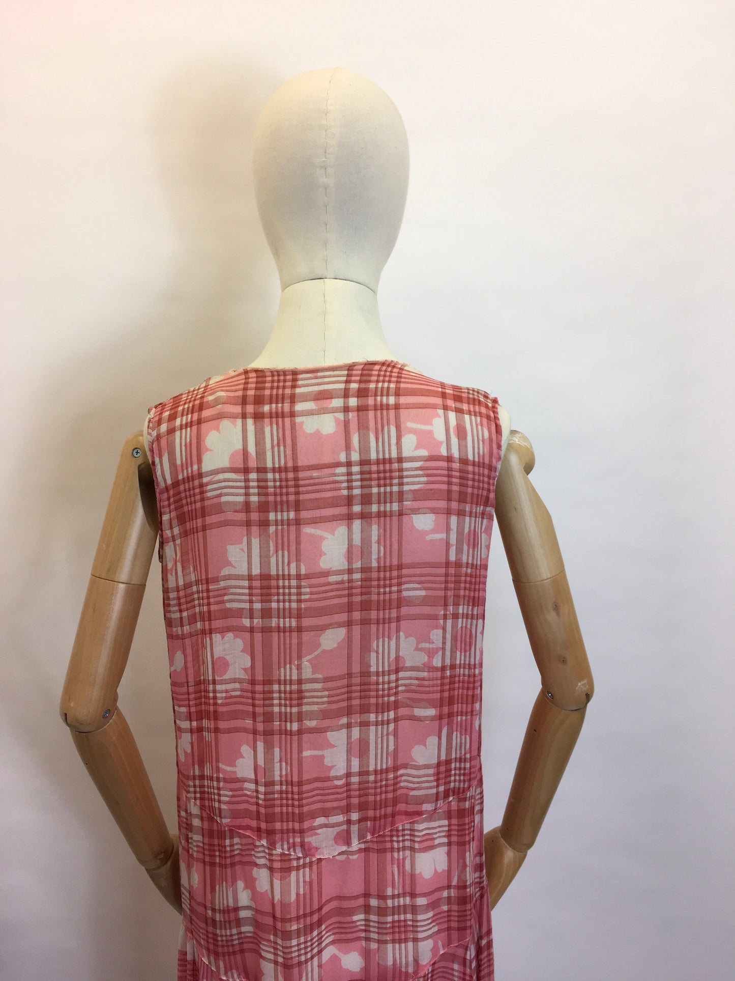 Original 1920s Day Dress - A Stunning Blend of Lace & Cotton Lawn