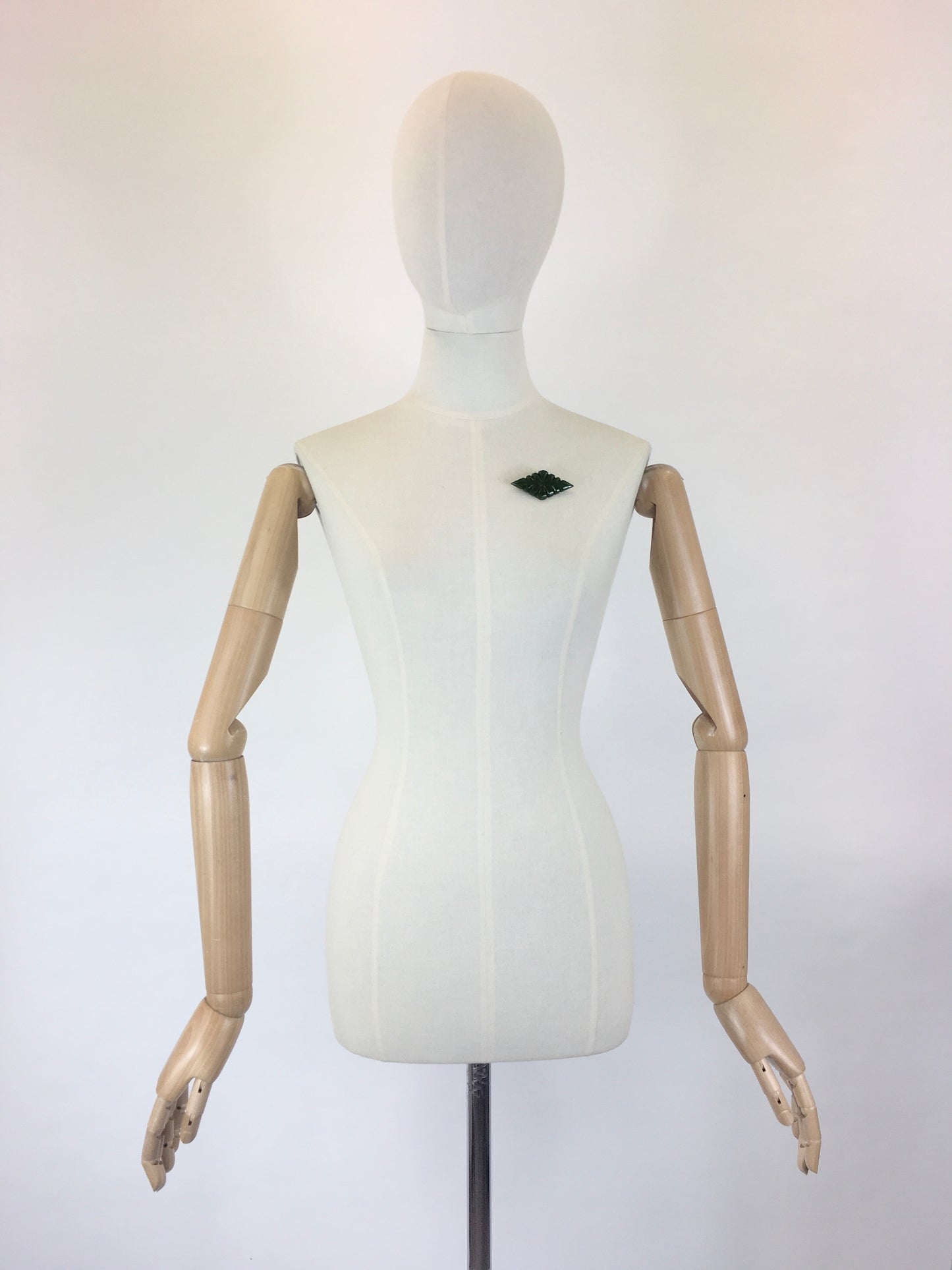 Original late 1940’s early 1950’s Bakelite Leaf Brooch - In Pine Green