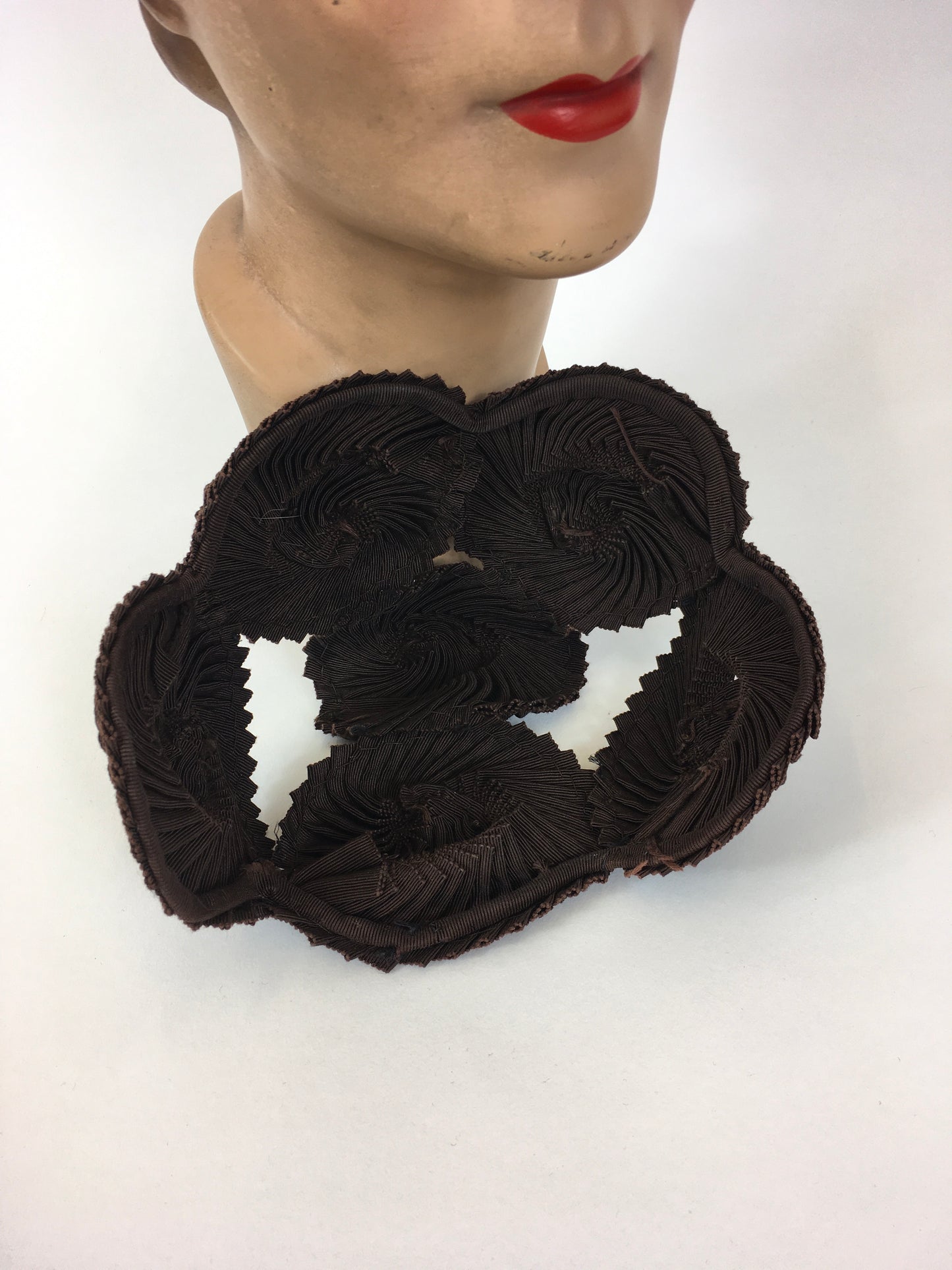 Original 1940’s Exquisite Grosgrain Headpiece - In A Warm Rich Brown