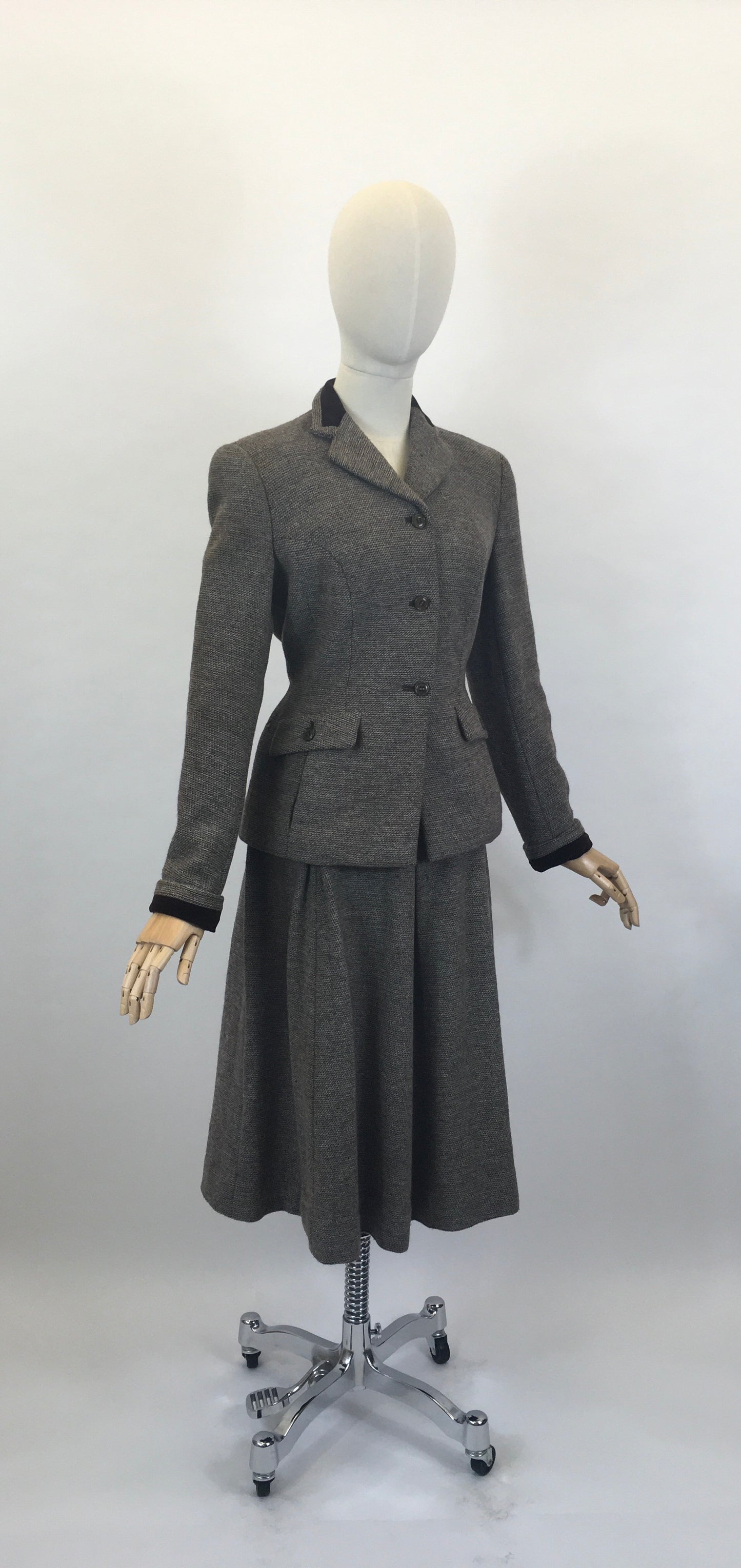 Original 1940’s Beautiful ‘ Hebe Sports ‘ Suit - In A Brown & Cream Woollen Tweed With Brown Velvet Trim