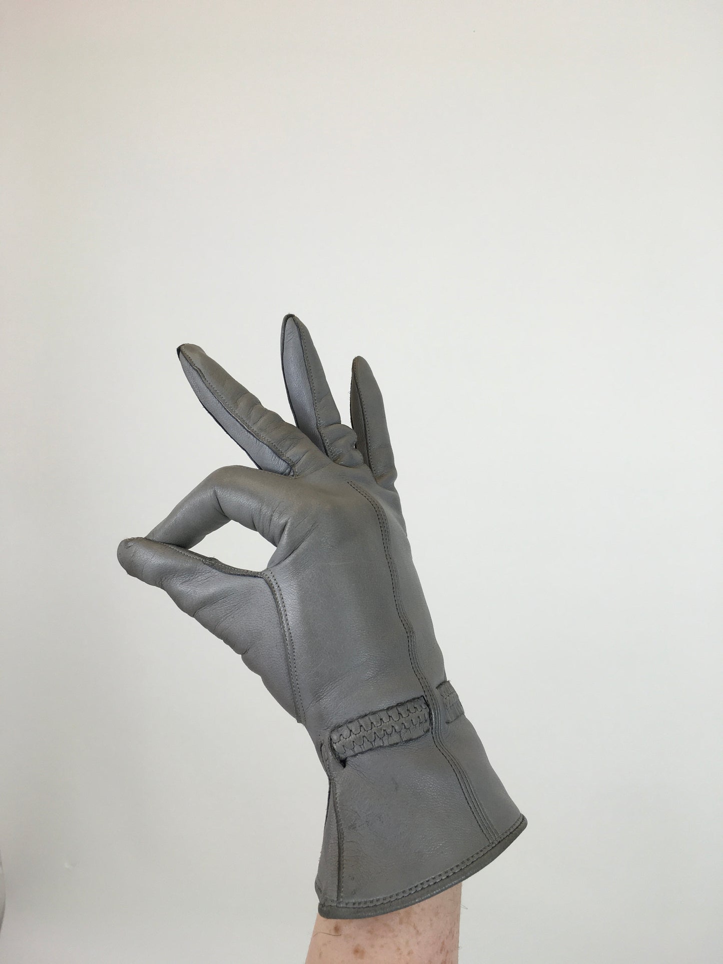 Original Fabulous 1940's CC41 Utility Gloves - In A Powdered Grey Leather