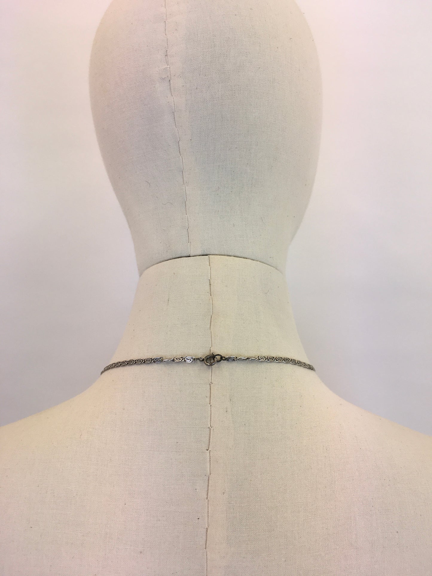 Original 1930s Coral Pressed Glass & Enamel Necklace - With Intricate Deco Detailing