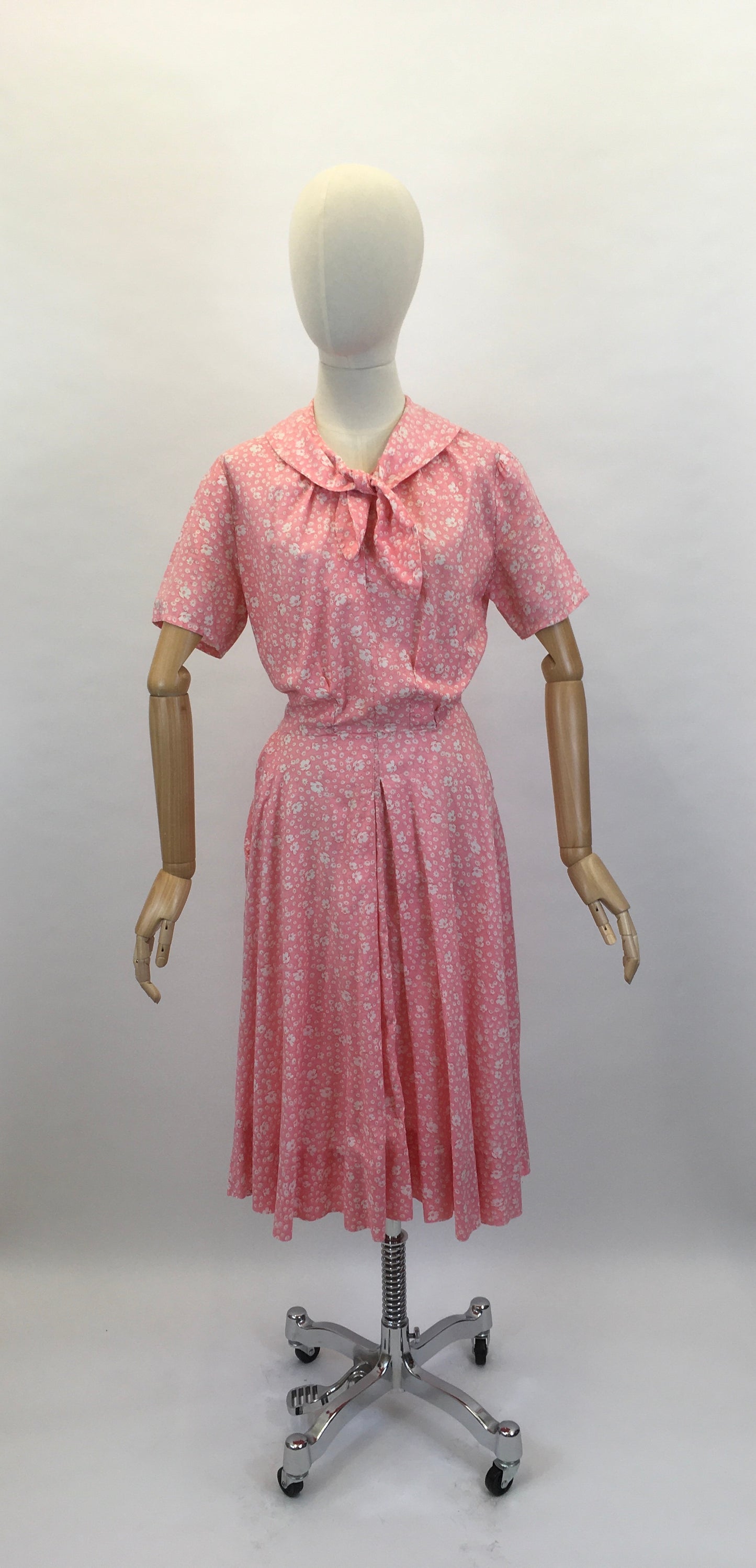Original late 1940’s Handmade Frock - In a Lovely Pink Floral Cotton