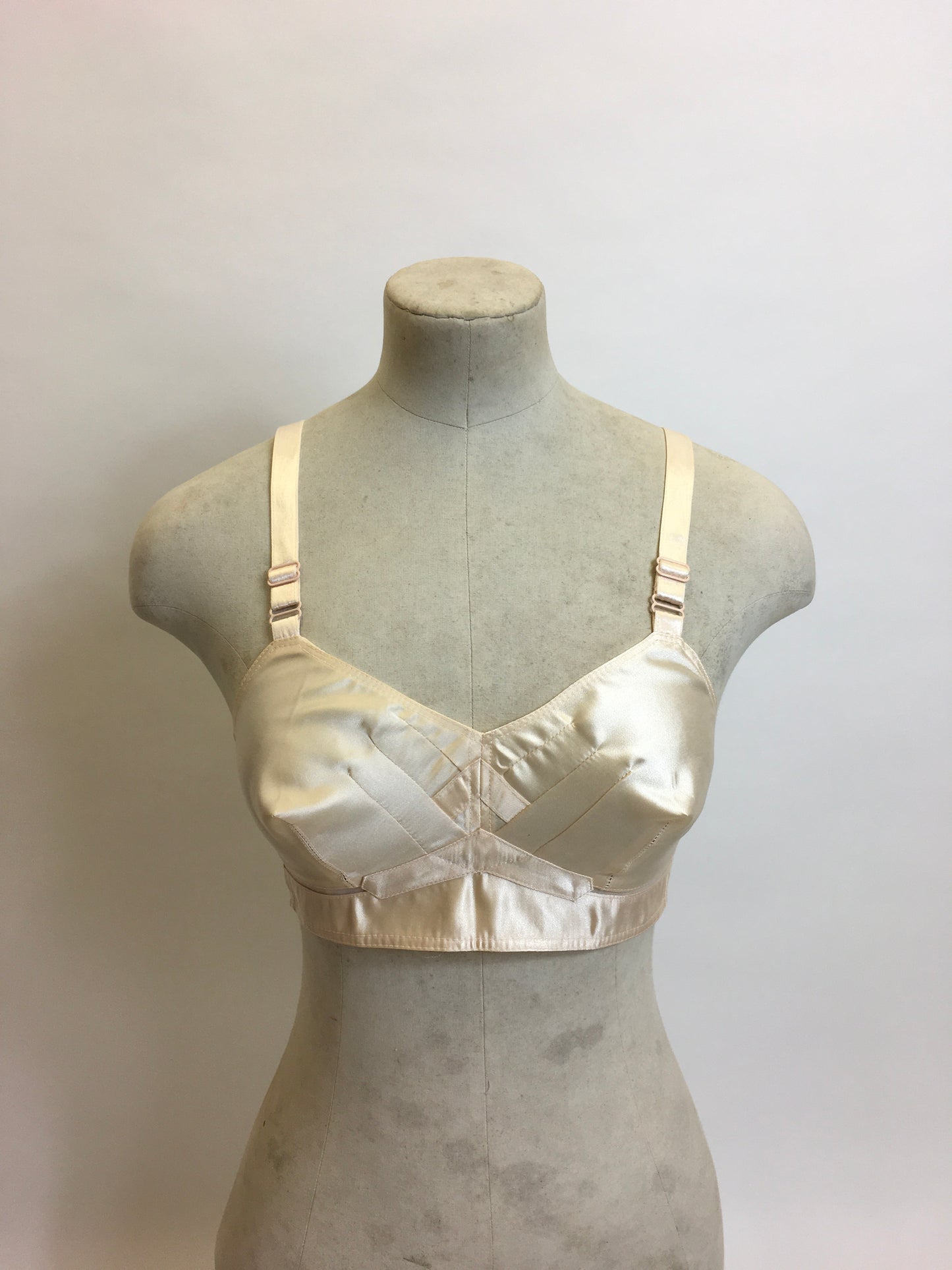 What Katie Did Lingerie - CC09 Bra in Peach