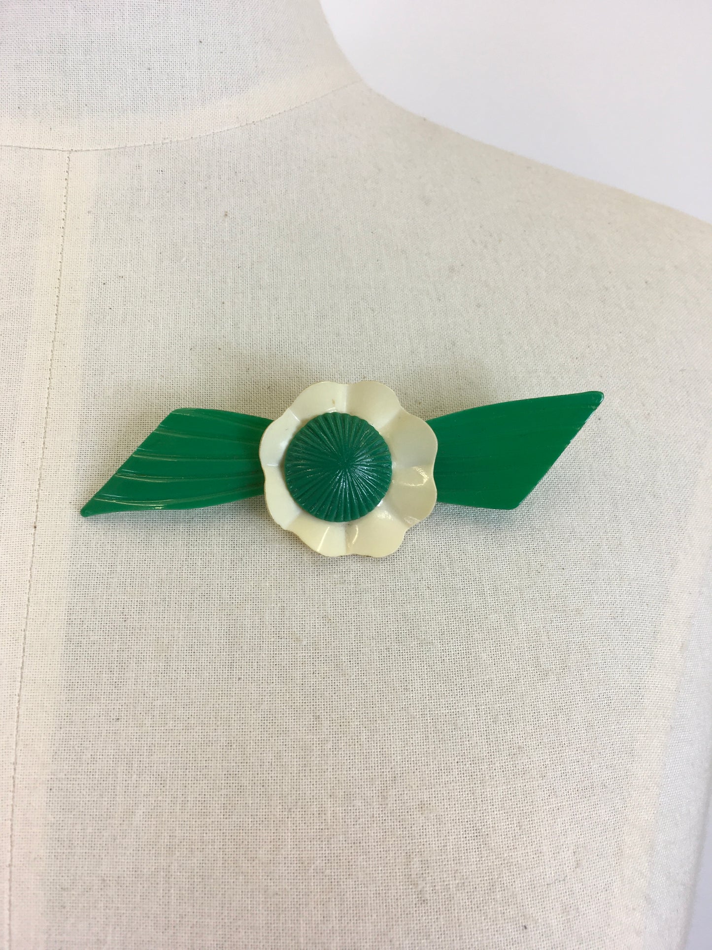 Original 1930’s Celluloid Bar Brooch - In Deco Cream & Green