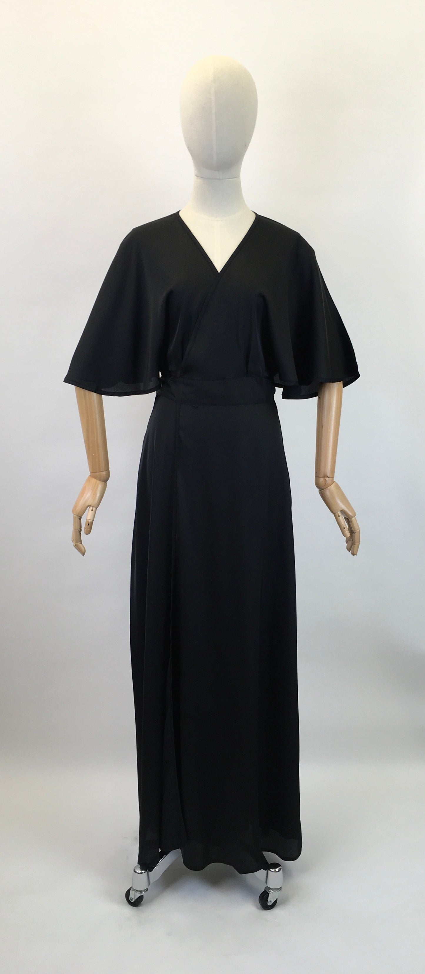 What Katie Did Loungewear Robe - In Black