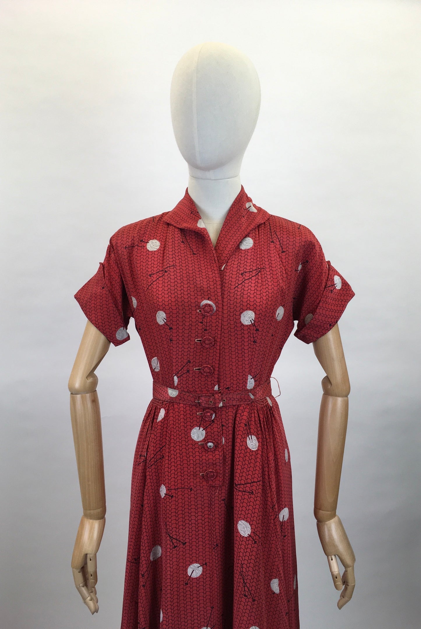Original 1940’s ‘ Leslie Fay’ Novelty Print Rayon Dress - In a STUNNING knitting Needle and Yarn Print