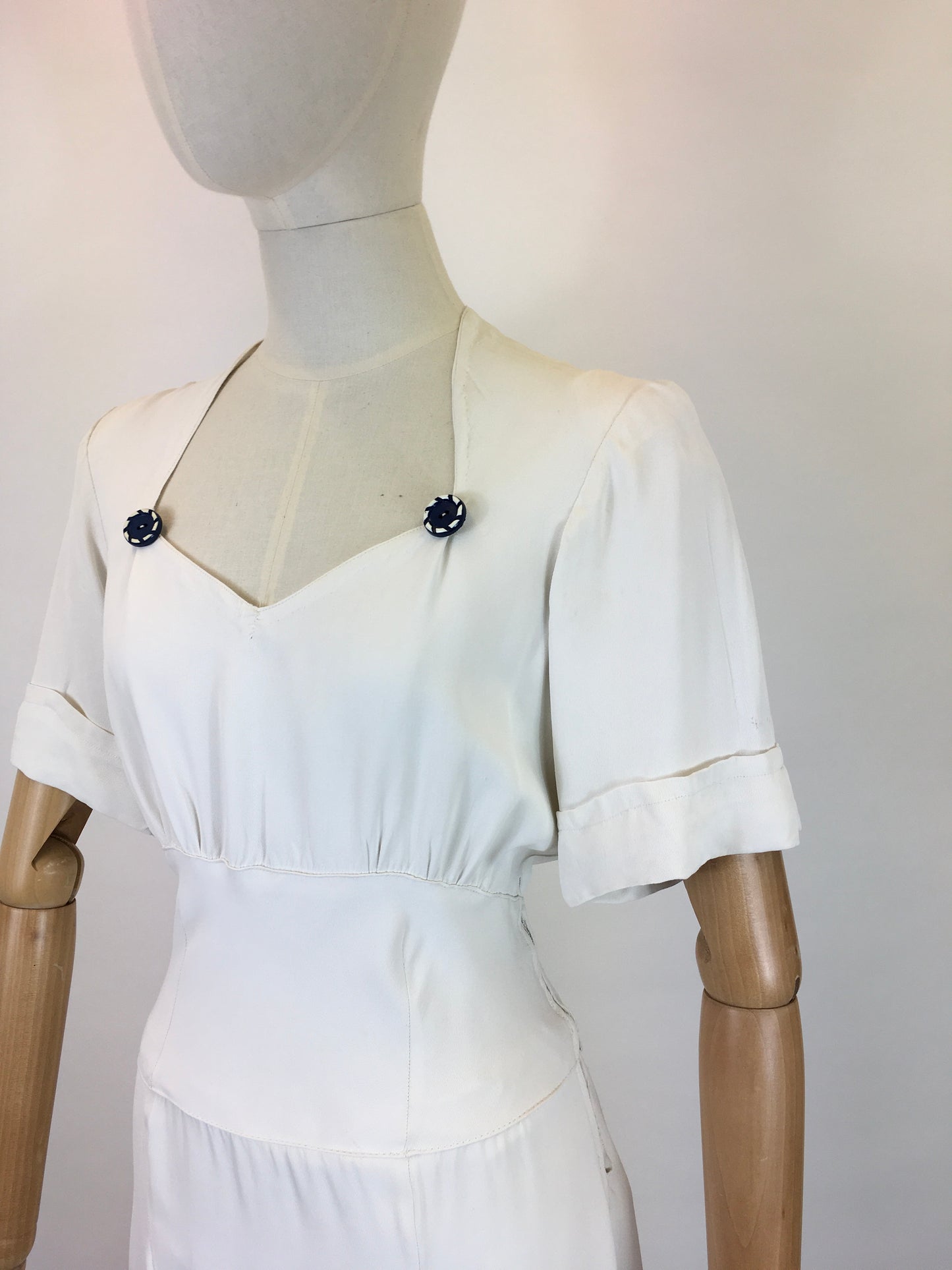 Original 1940’s STUNNING White Dress With Button Detailing  - Oozing a Classic 40’s Silhouette