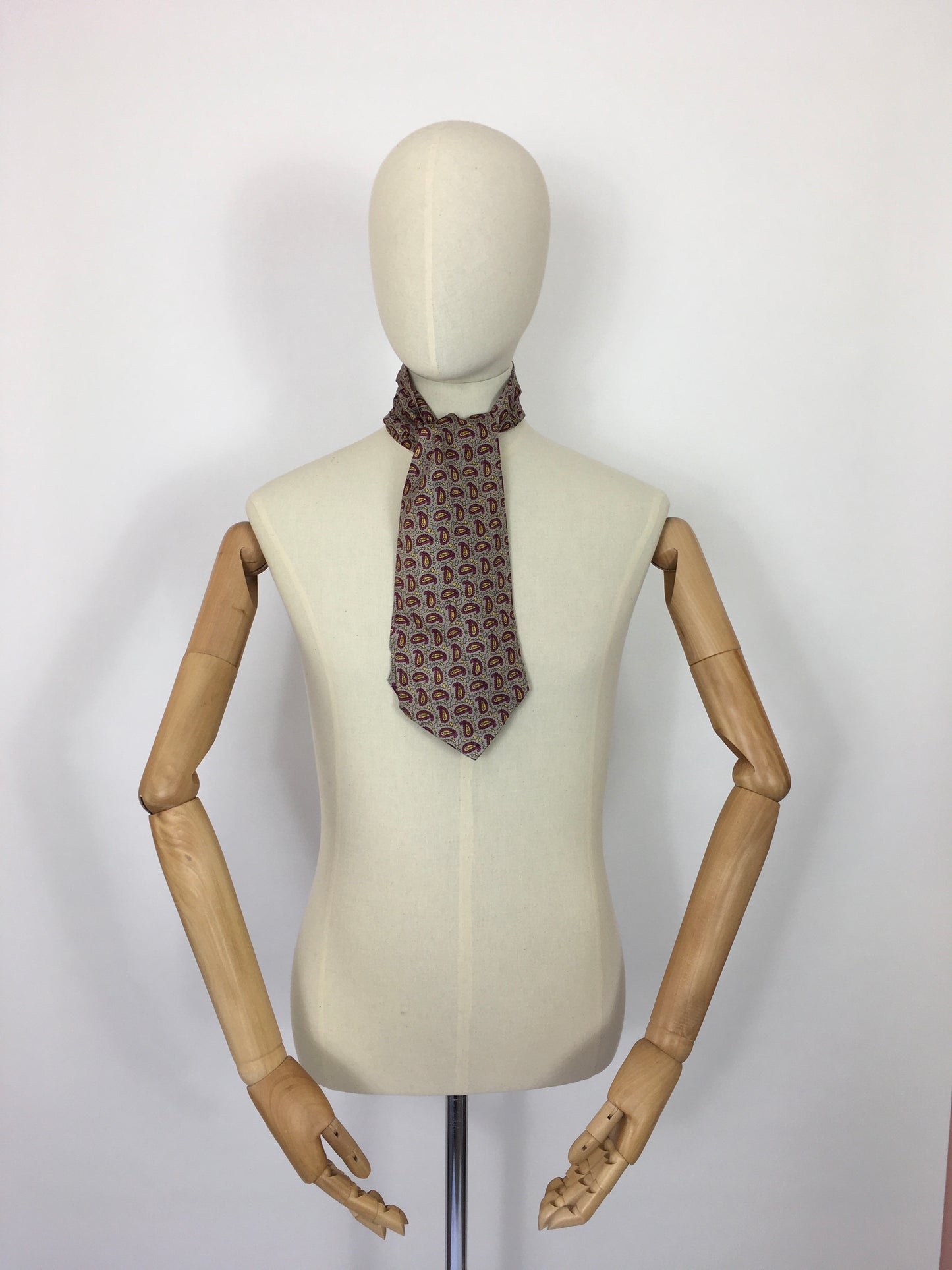 Original 1940’s Mens ‘ Sammy ‘ Silk Cravat - In a Lovely Bright Yellow and Burgundy Paisley