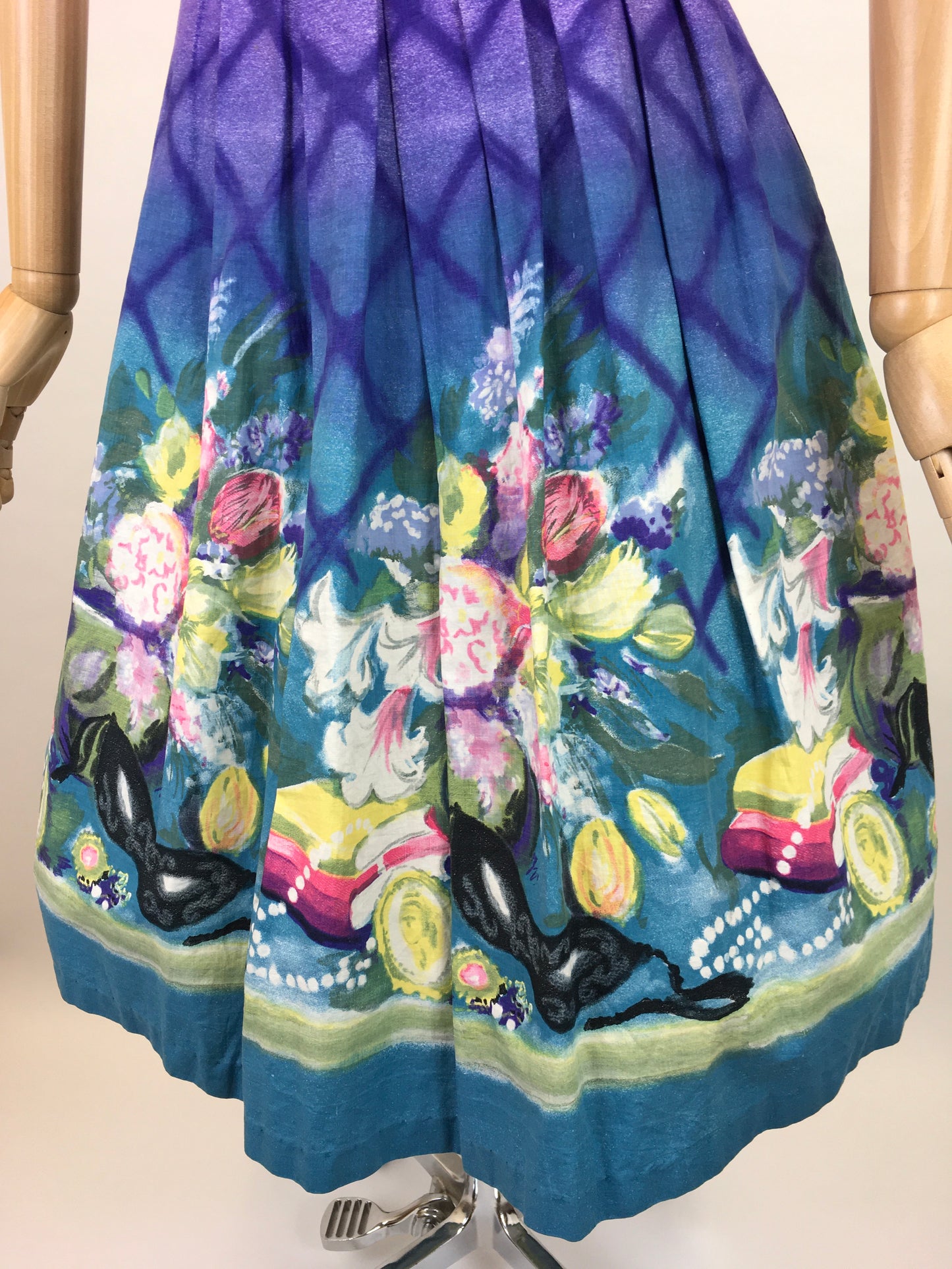 Original 1950s Novelty Print Skirt - In a Fabulous Print Featuring Masks, Books, Jewellery and More