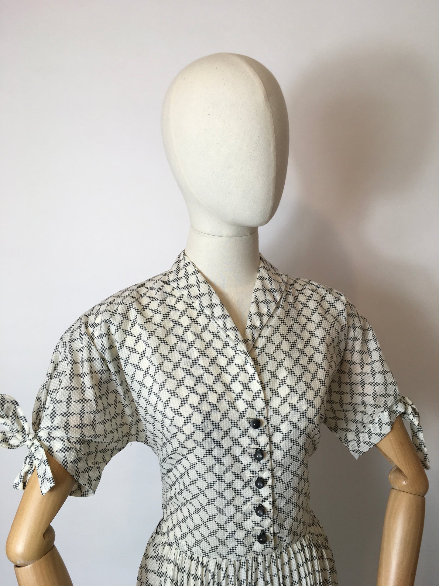 Original Early 1950s Seersucker Dress - Lovely Tie Sleeve Detailing